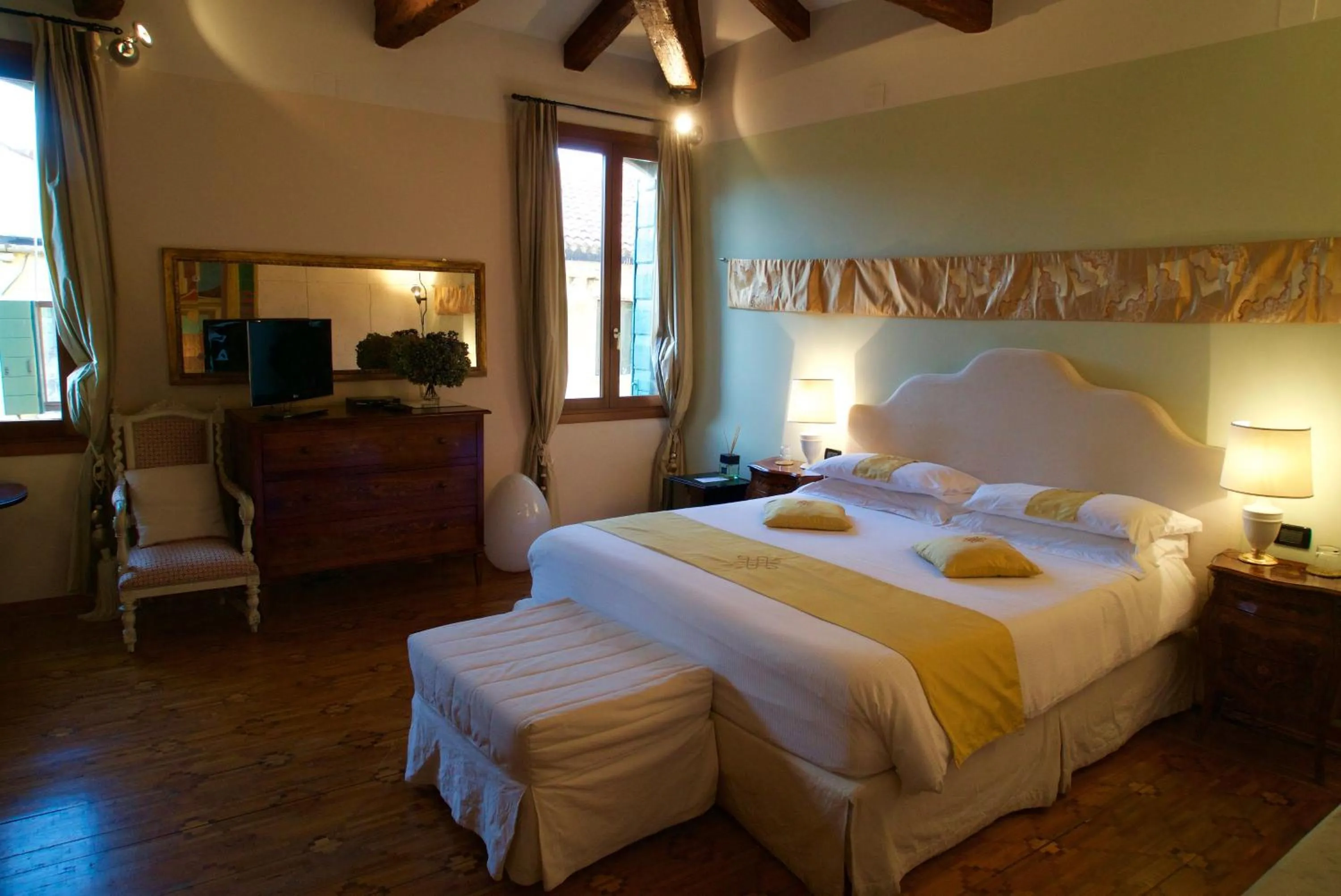 Photo of the whole room, Bed in La Villeggiatura