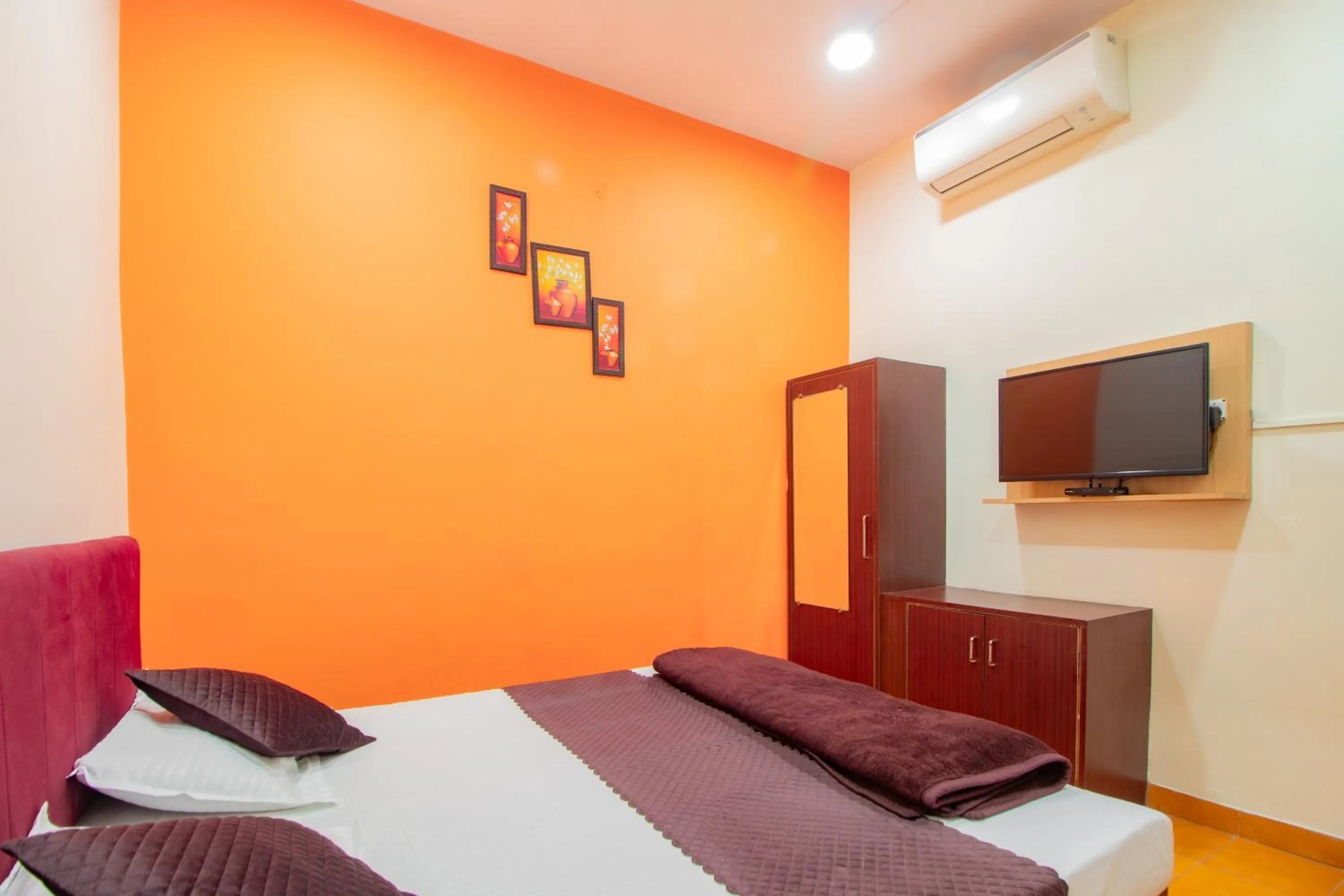 Bedroom, Bed in Hotel Ashirwad