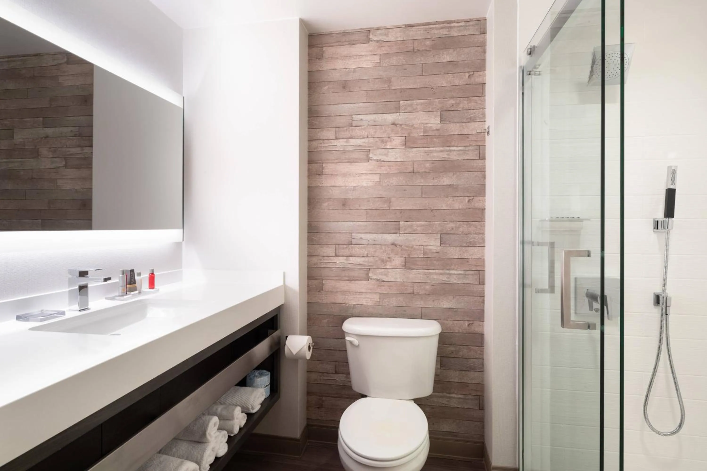 Bathroom in Mystic Marriott Hotel and Spa