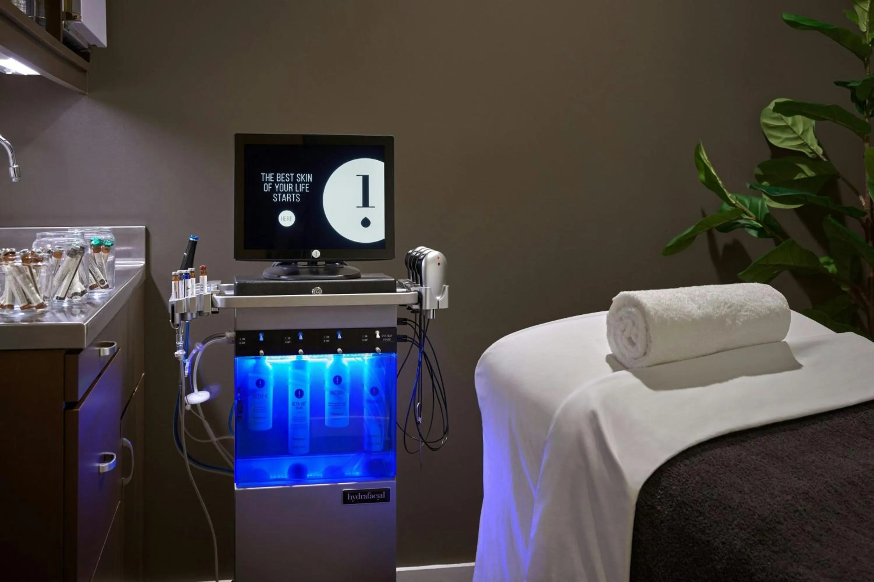 Spa and wellness centre/facilities, Bed in Mystic Marriott Hotel and Spa