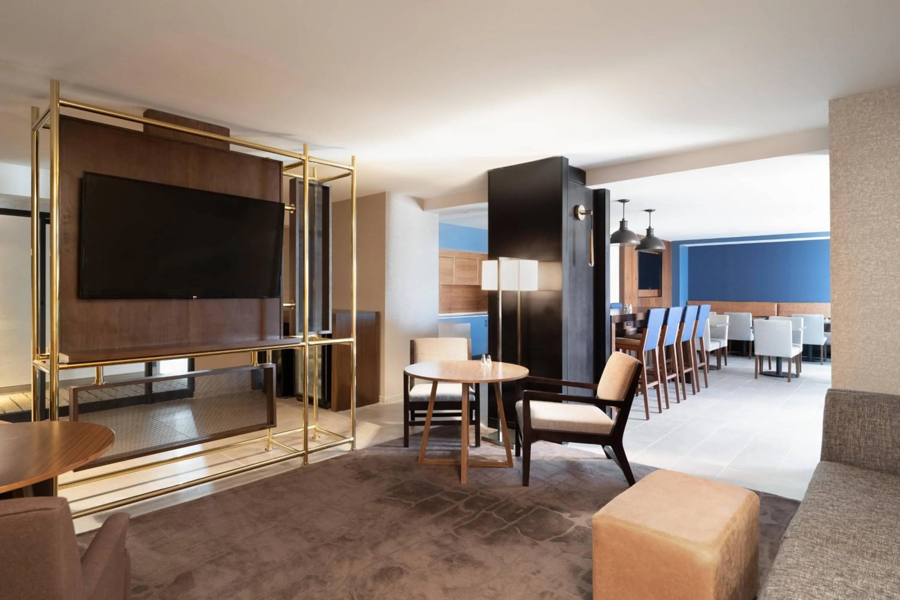 Lounge or bar in Mystic Marriott Hotel and Spa