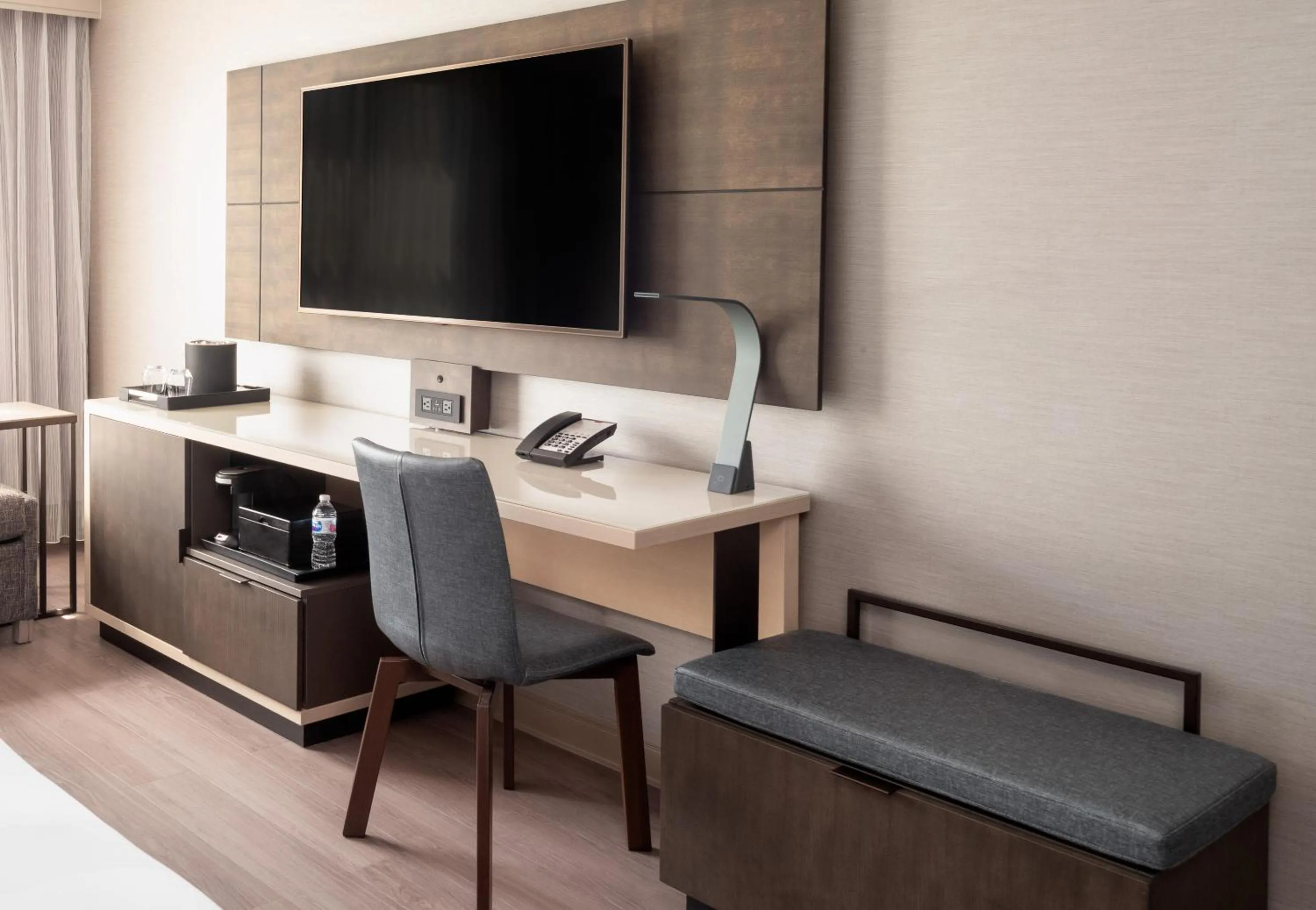 Bedroom in Mystic Marriott Hotel and Spa