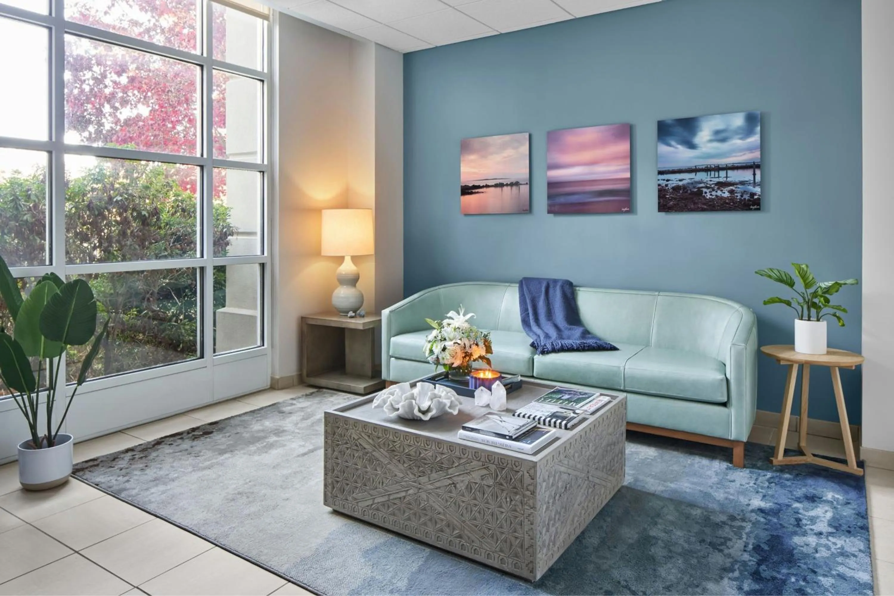 Lounge or bar in Mystic Marriott Hotel and Spa