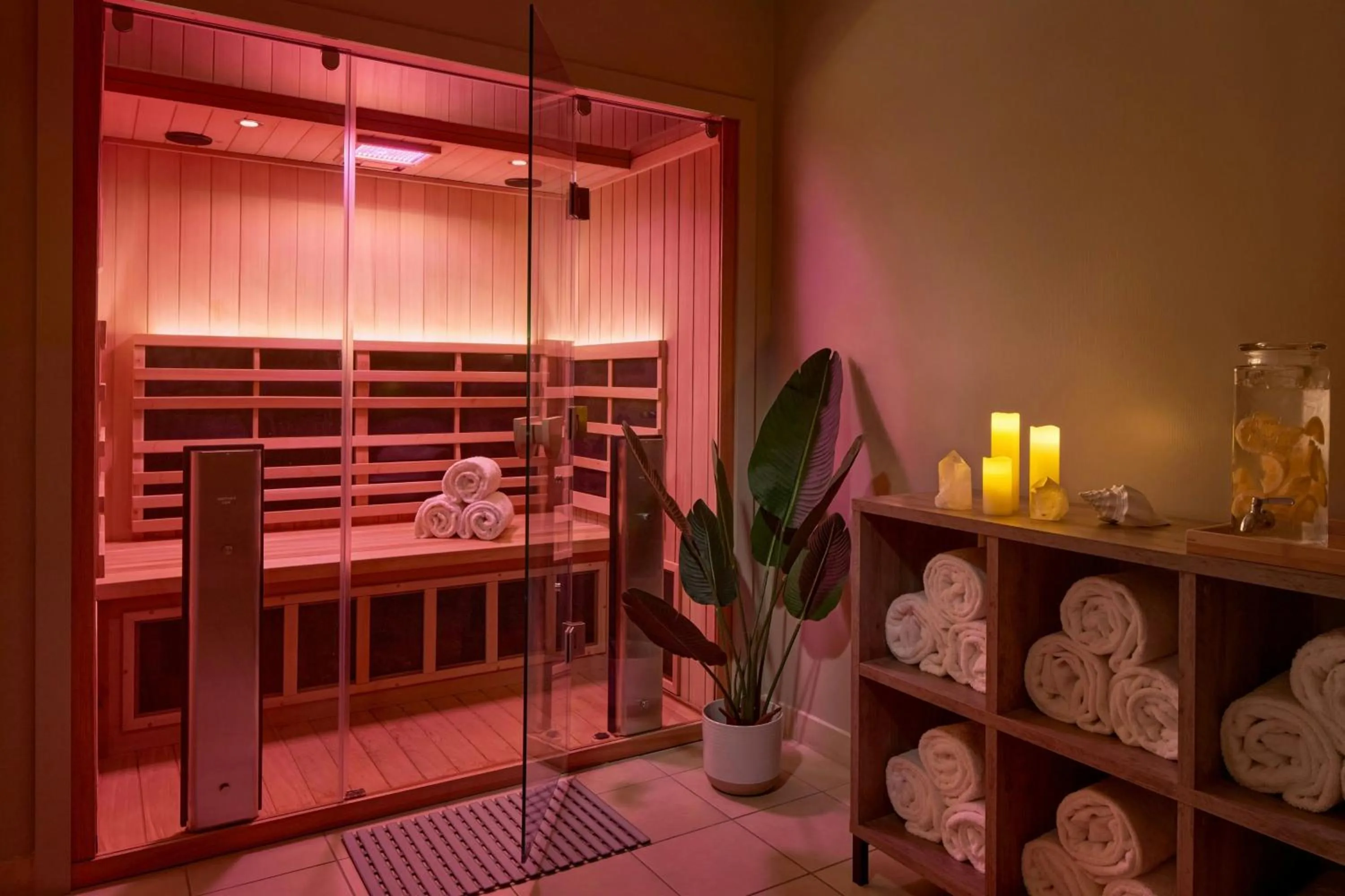 Spa and wellness centre/facilities, Bed in Mystic Marriott Hotel and Spa