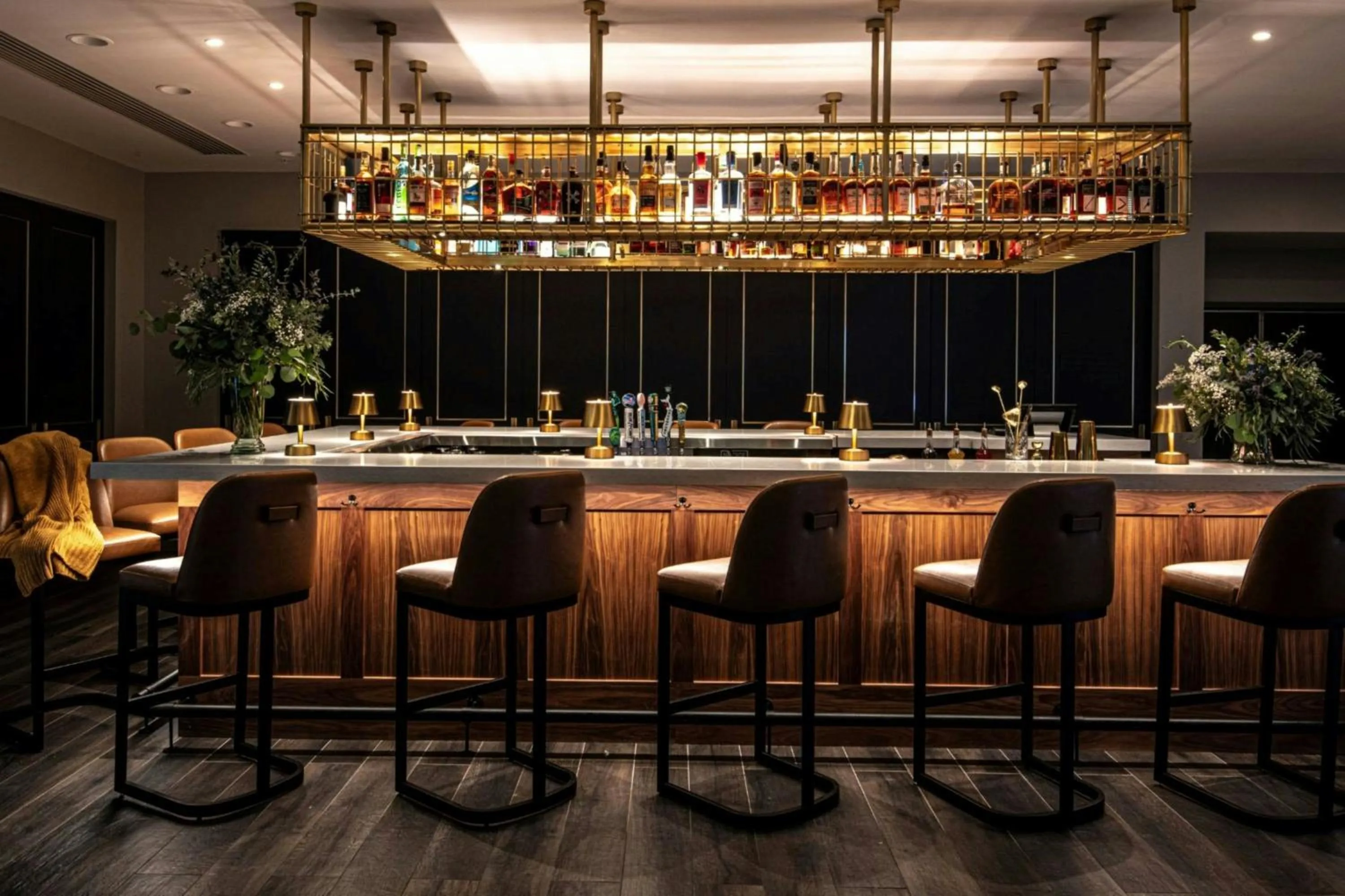 Lounge or bar in Mystic Marriott Hotel and Spa