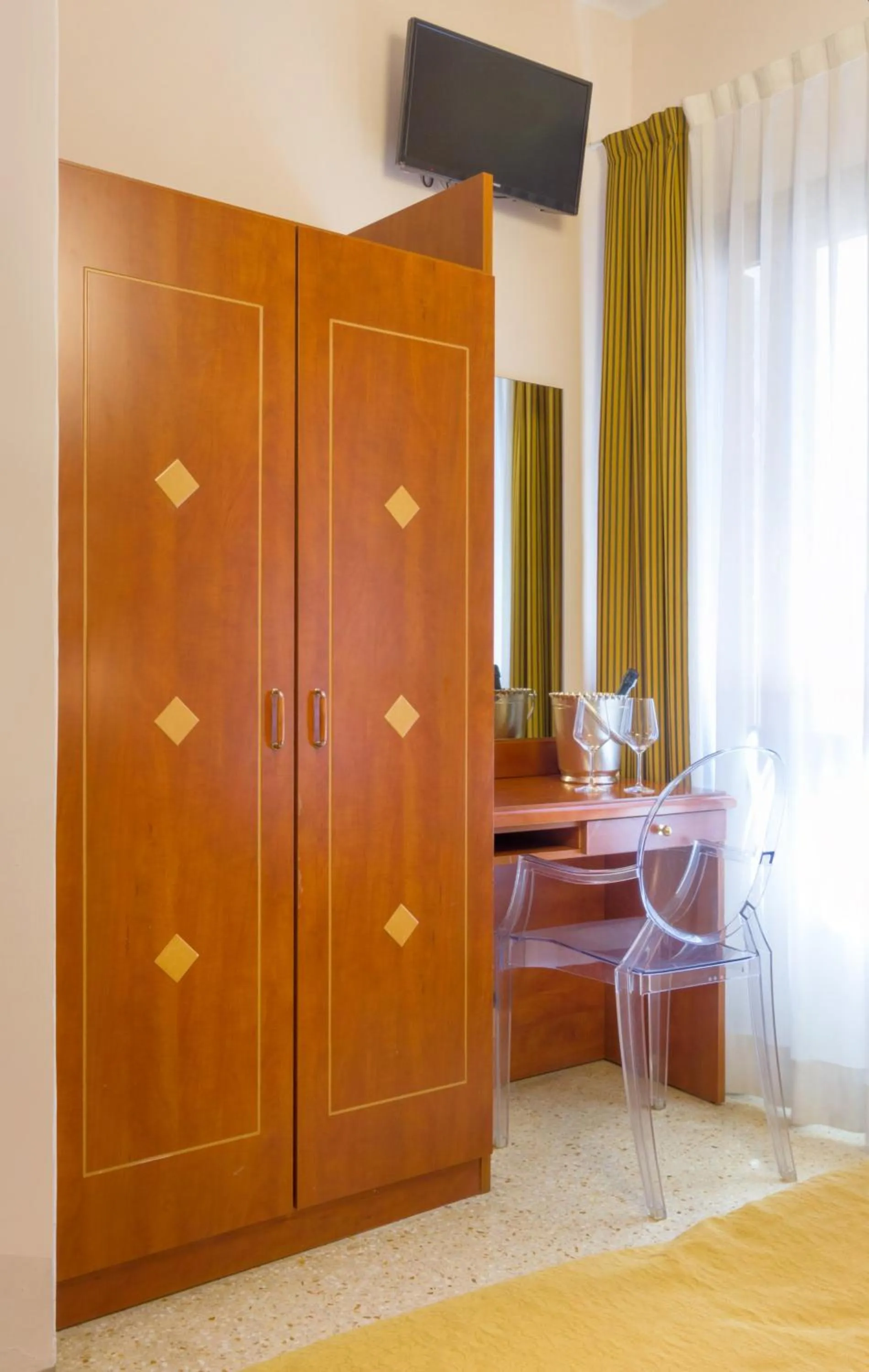 TV and multimedia in Hotel Adriatico