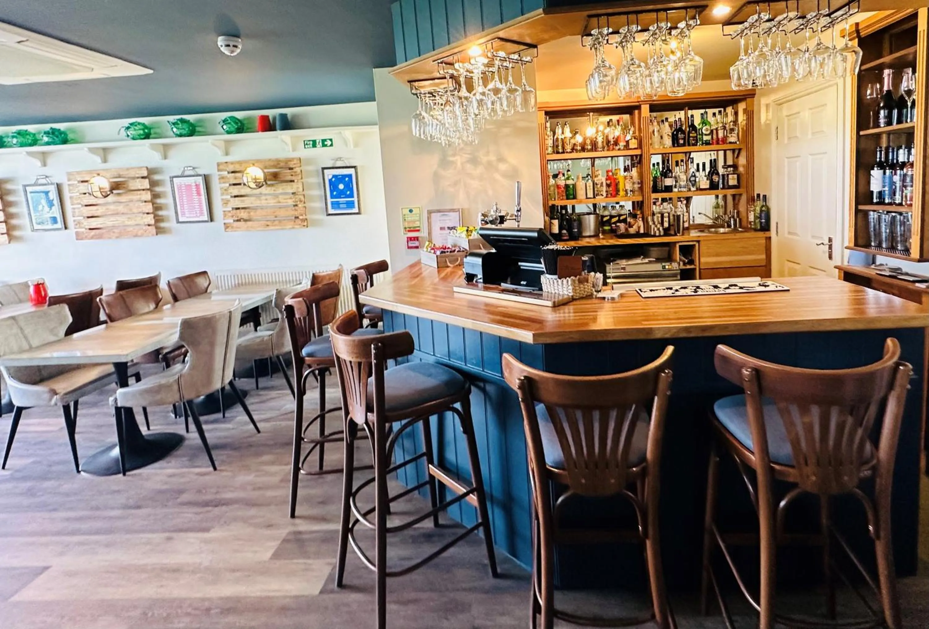 Lounge or bar in Beach House Hotel