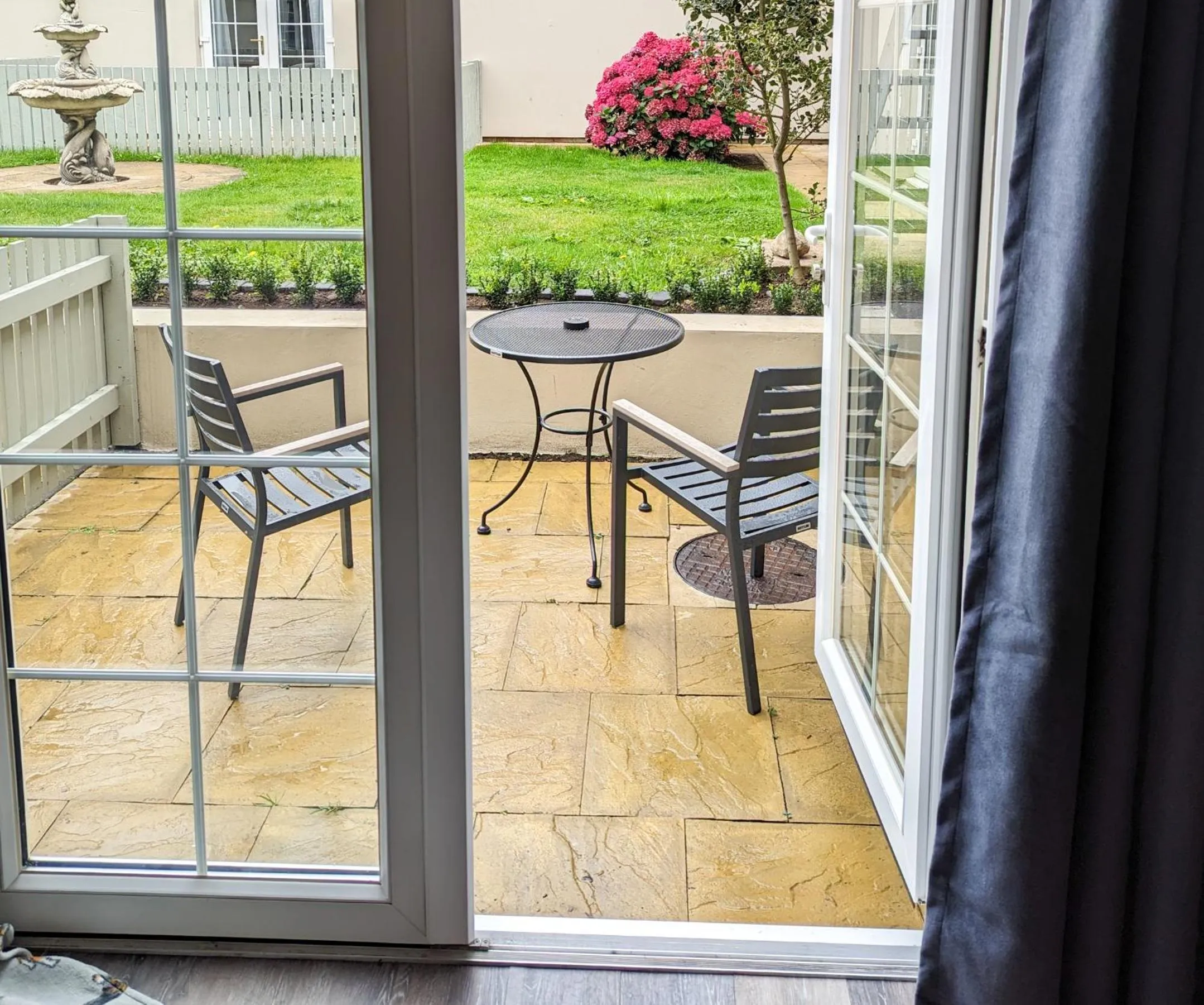 Patio in Beach House Hotel