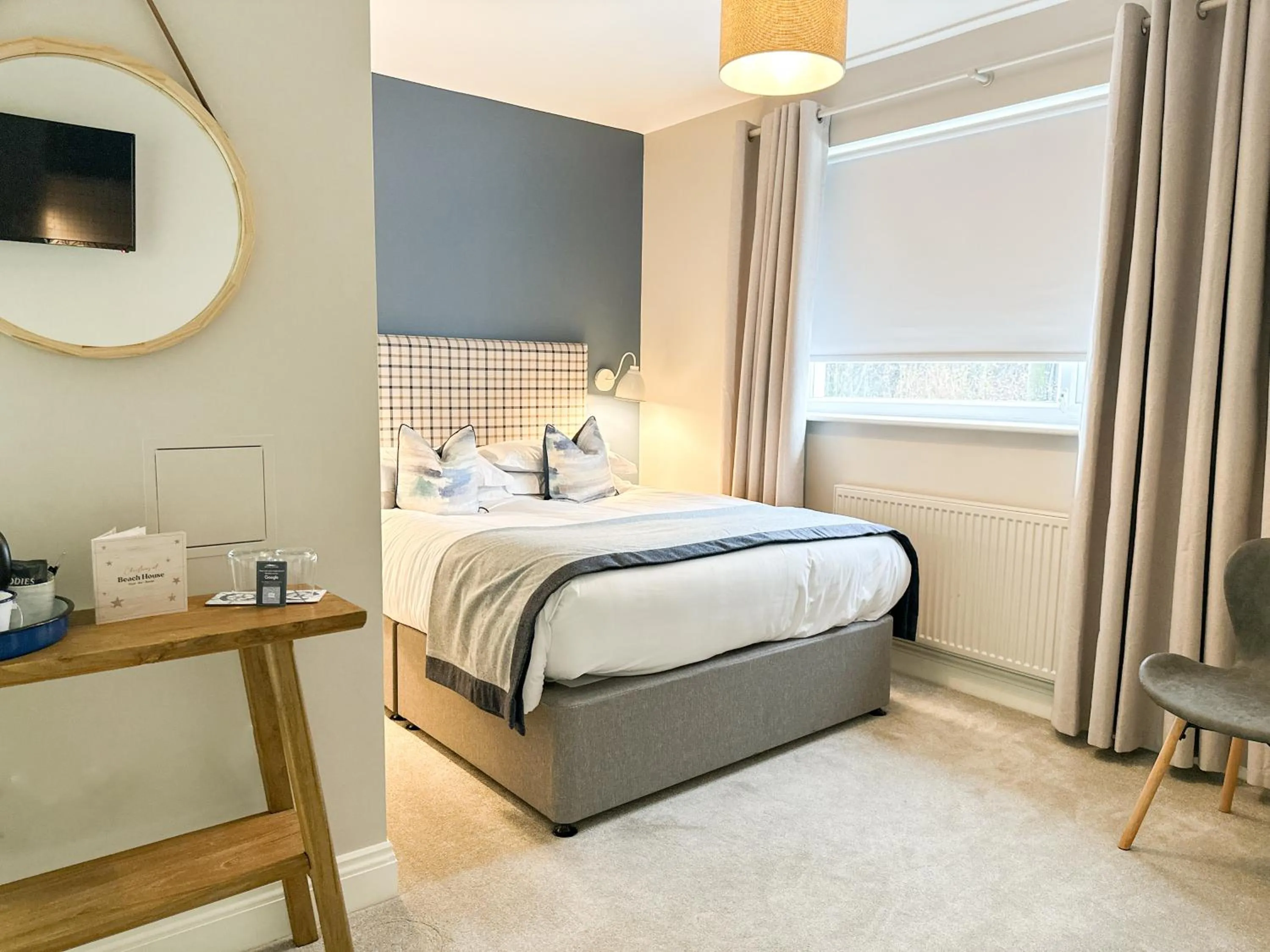 Photo of the whole room, Bed in Beach House Hotel