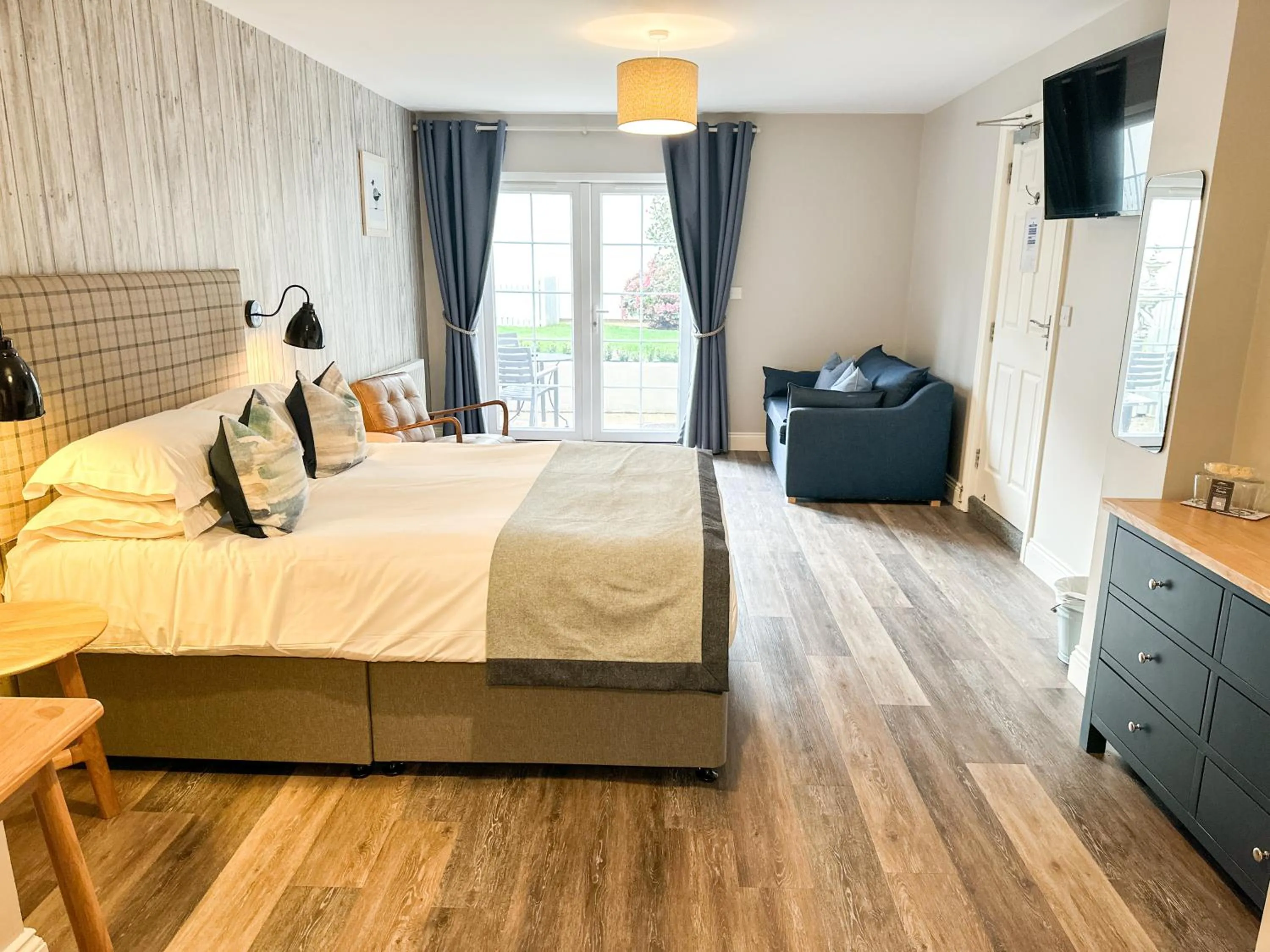 Photo of the whole room, Bed in Beach House Hotel