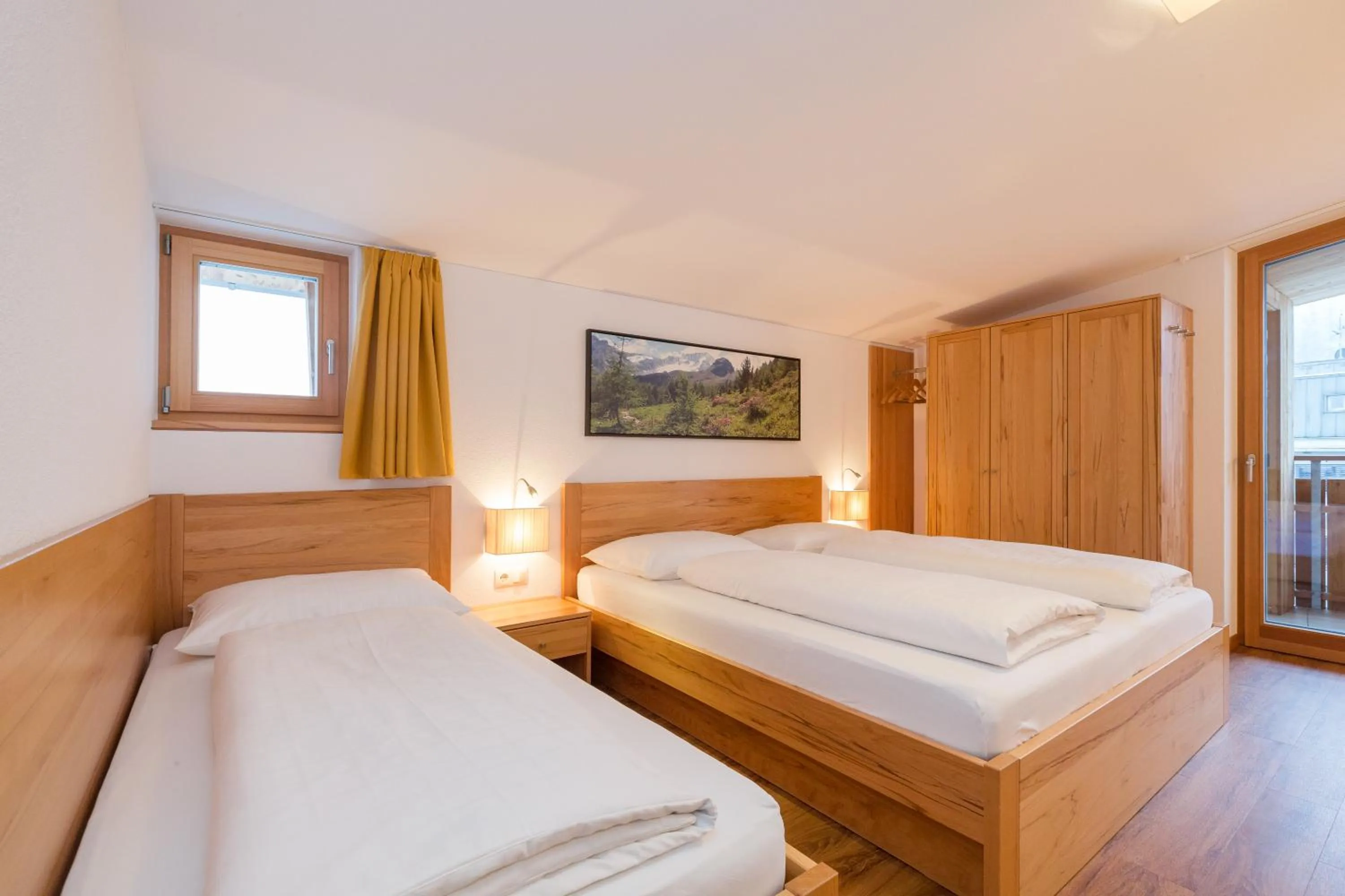 Photo of the whole room, Bed in Residence Aichner