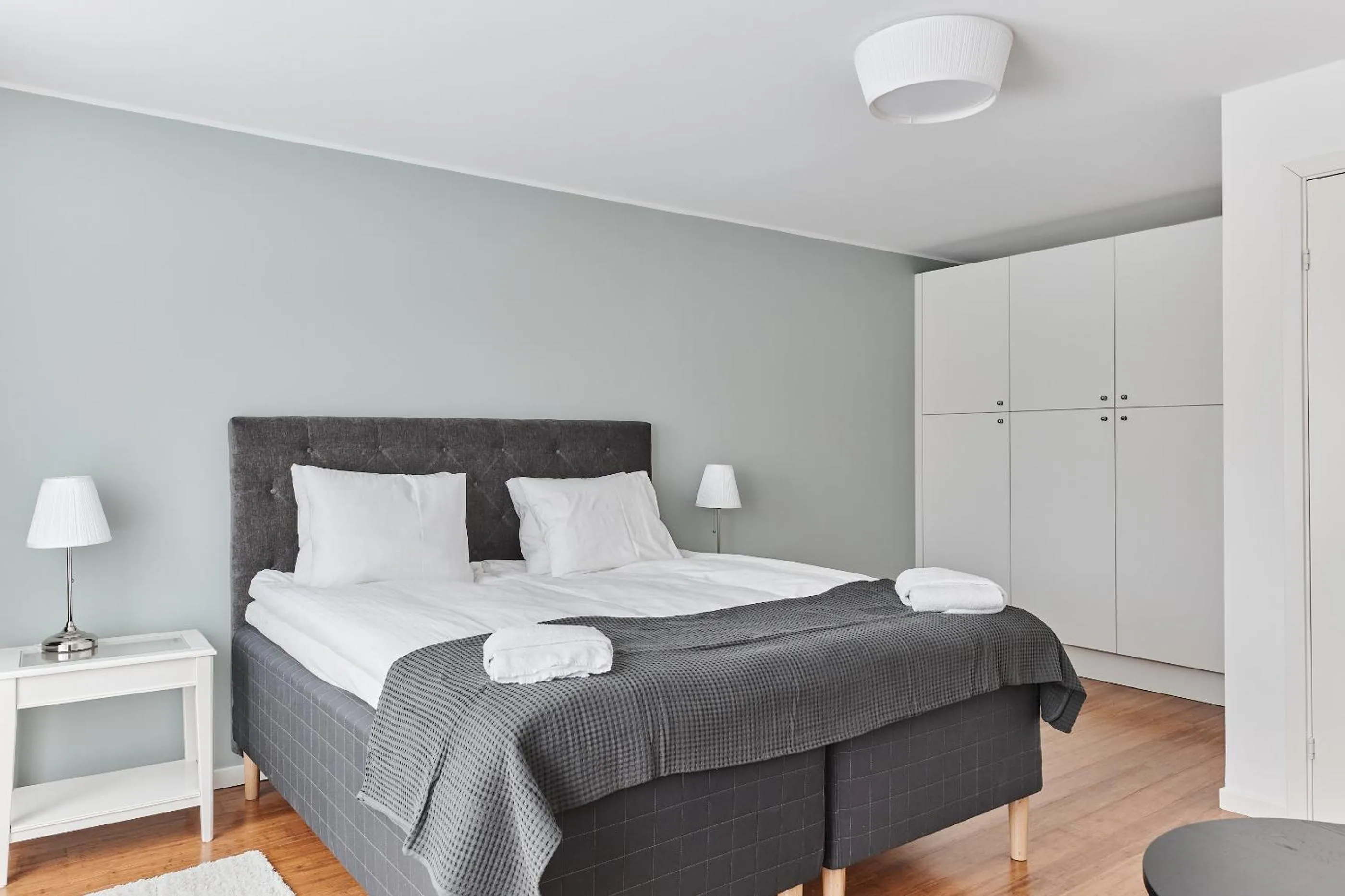Property building, Bed in Continental Apartment Hotel Knivsta