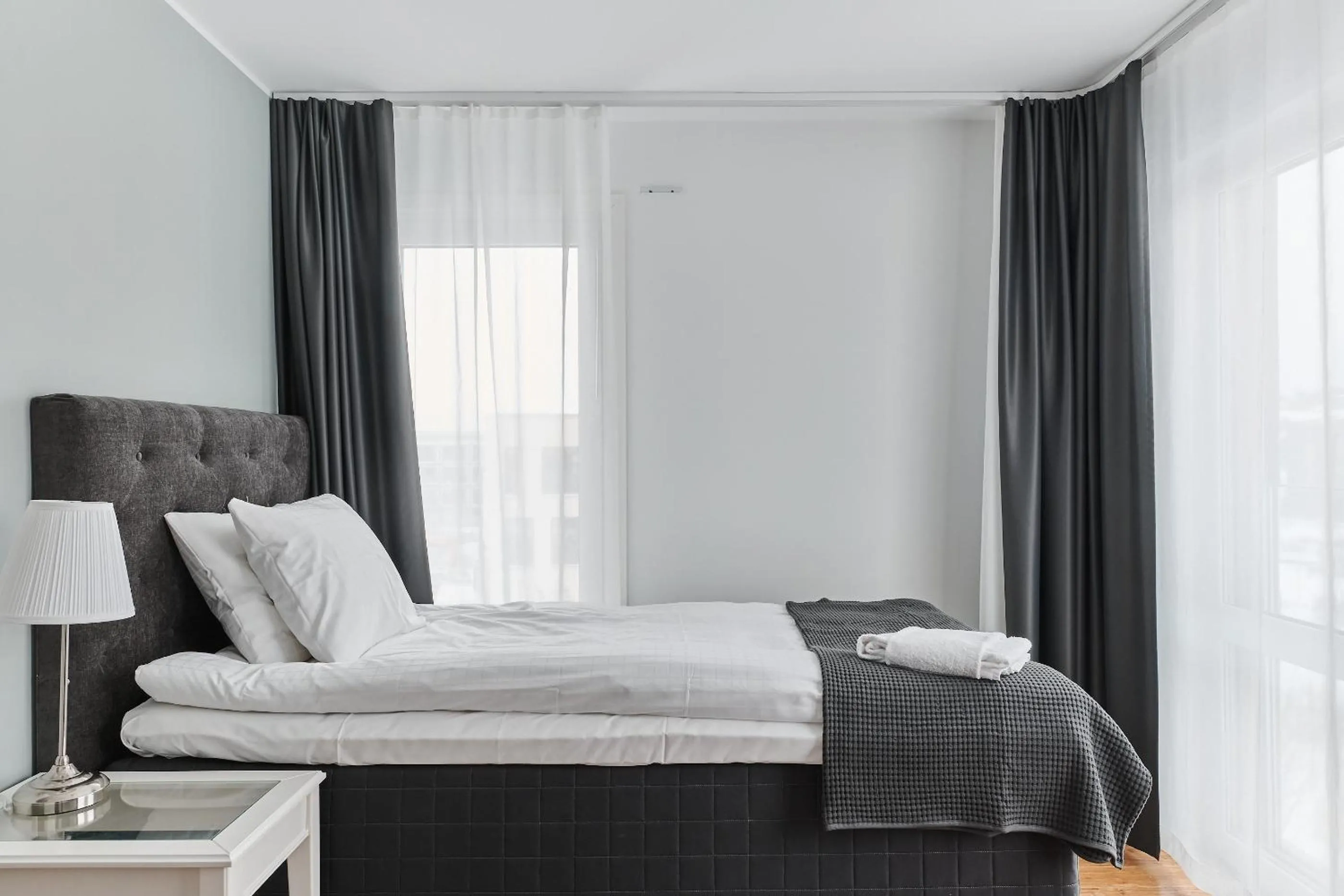 Property building, Bed in Continental Apartment Hotel Knivsta