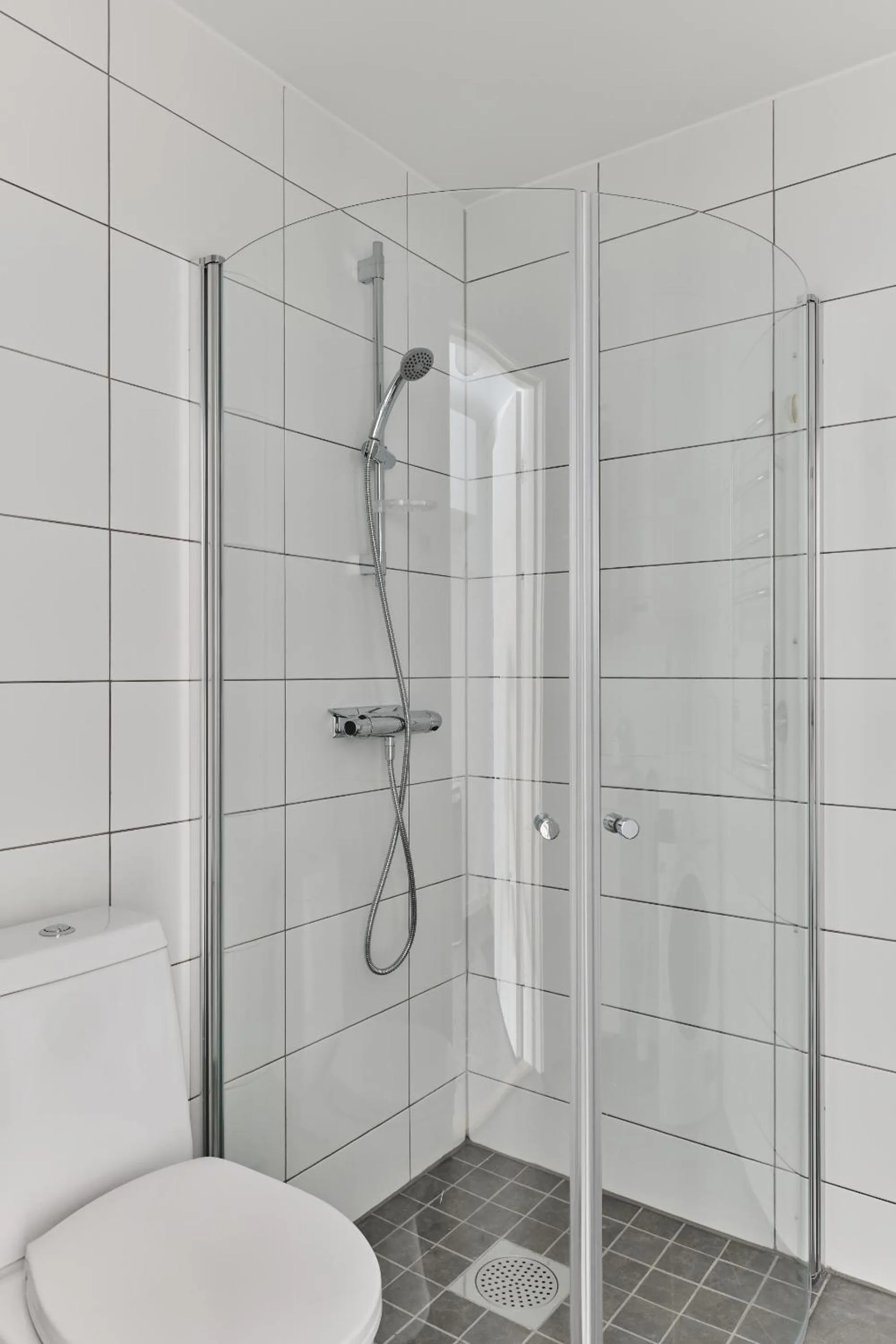 Shower in Continental Apartment Hotel Knivsta