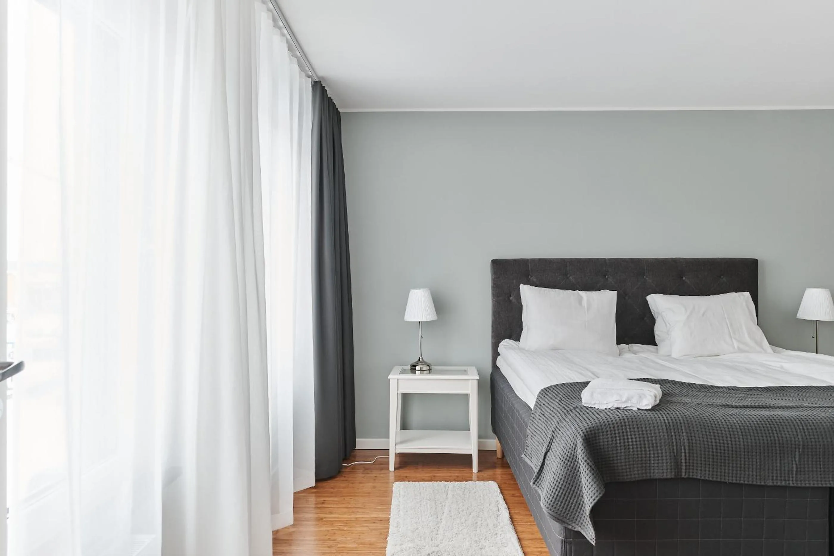Property building, Bed in Continental Apartment Hotel Knivsta