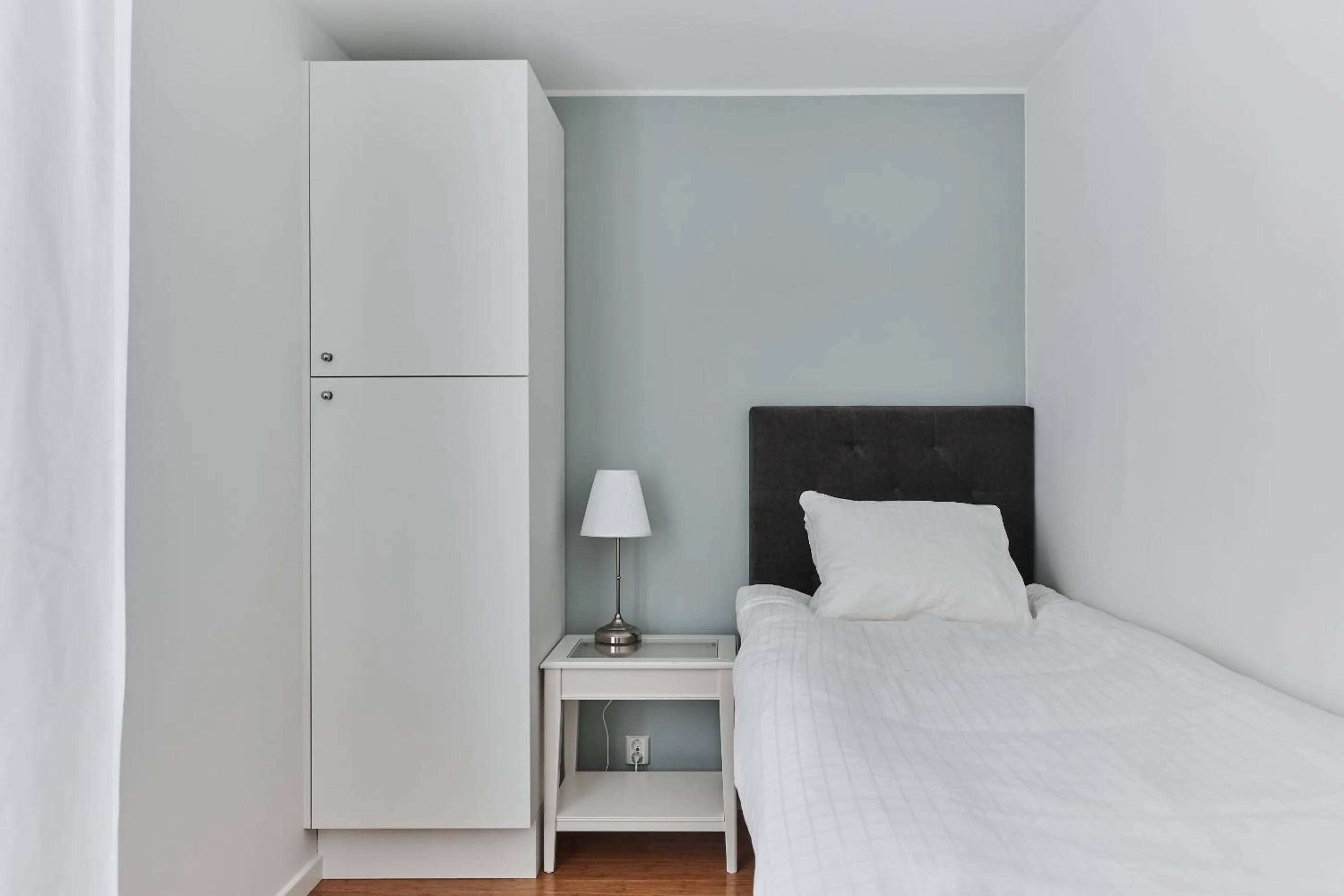 Property building, Bed in Continental Apartment Hotel Knivsta