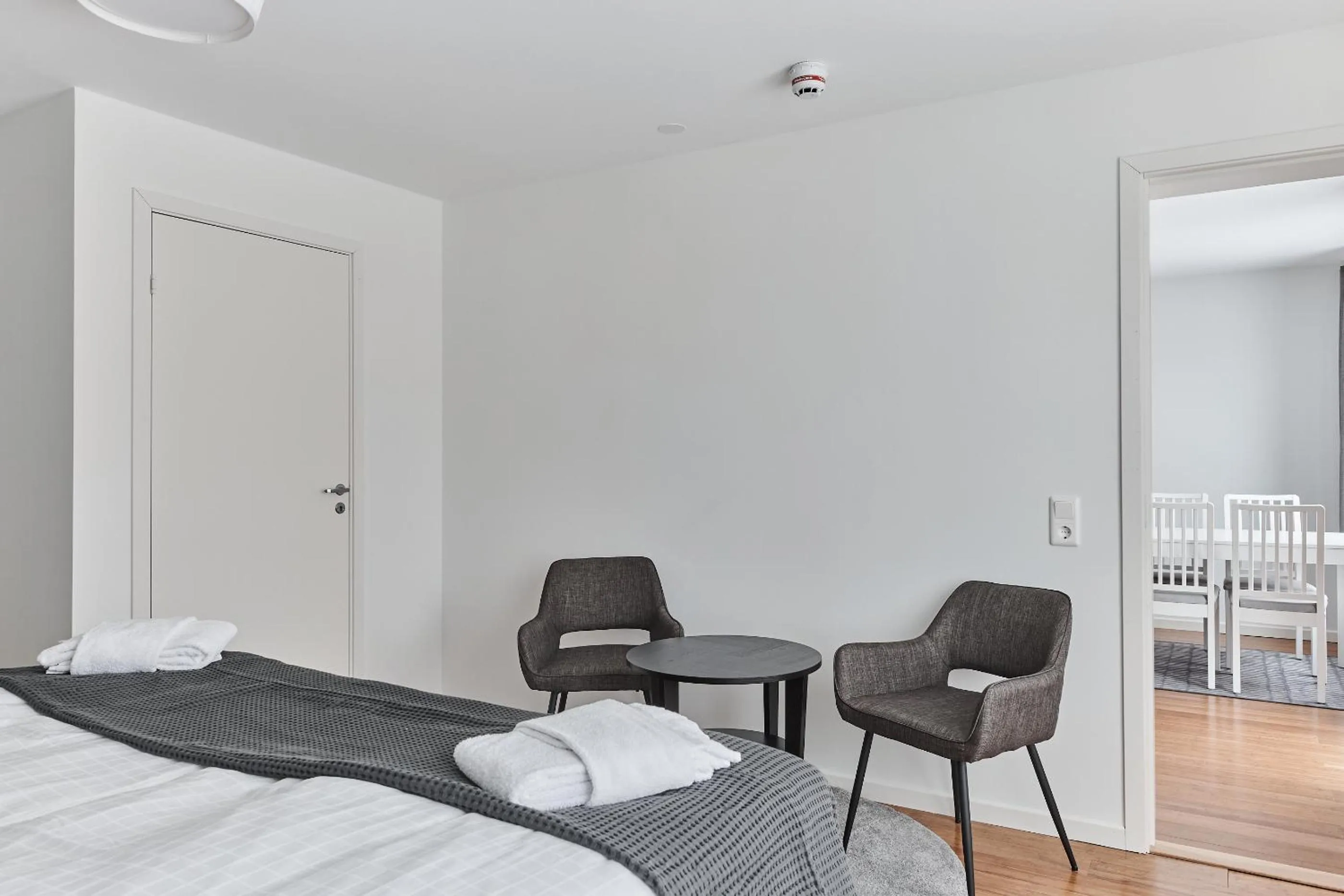 Photo of the whole room, Bed in Continental Apartment Hotel Knivsta