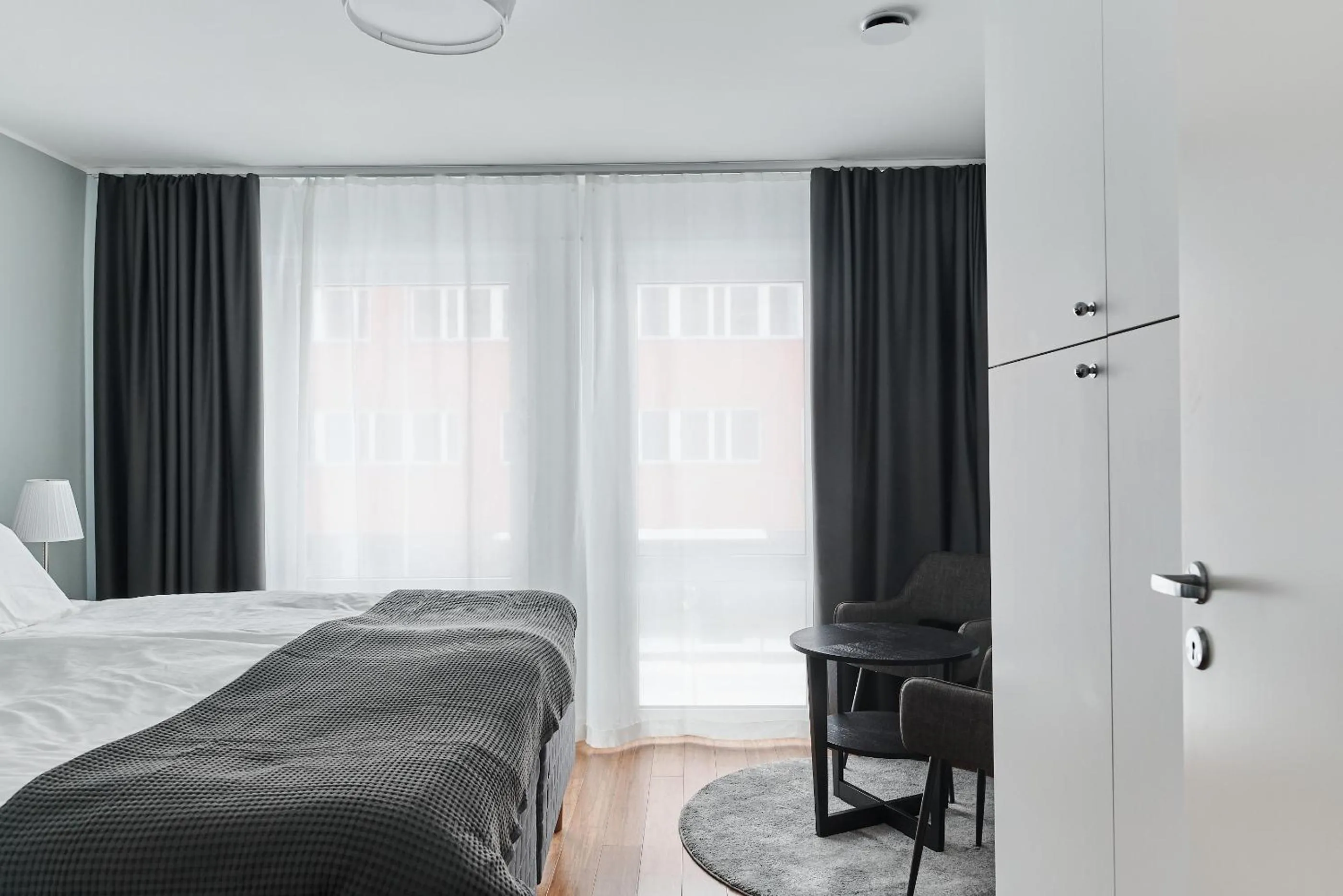 Property building, Bed in Continental Apartment Hotel Knivsta