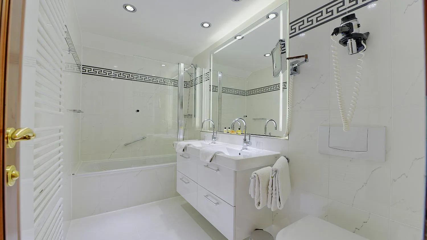 Bathroom in Parkhotel Stader Hof