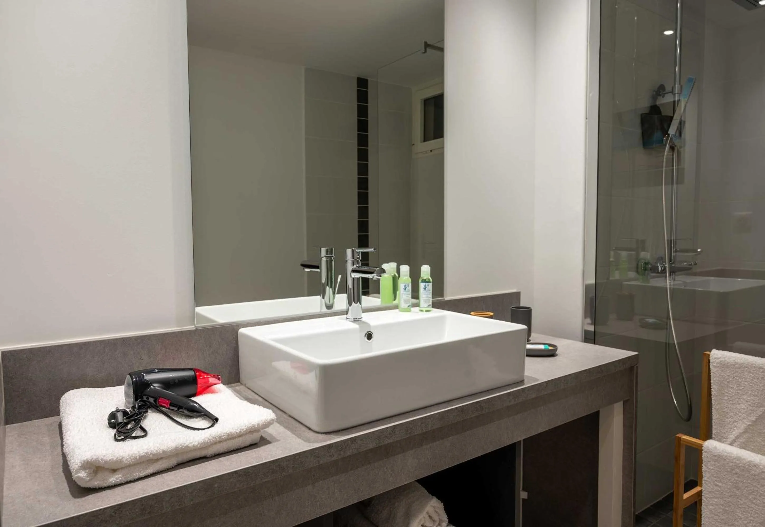 Shower in B&B HOME Fort-de-France Marina