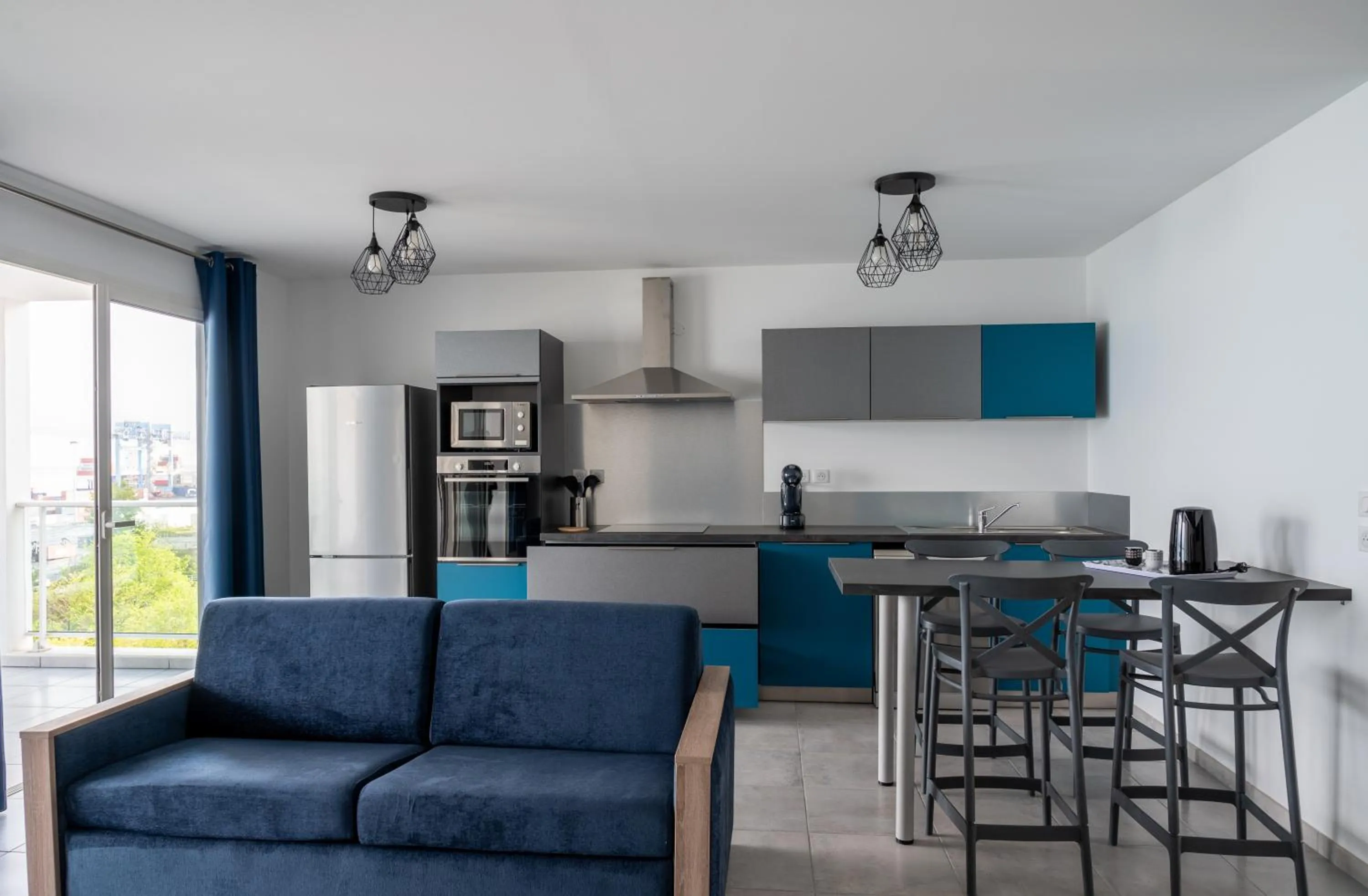 Kitchen or kitchenette in B&B HOME Fort-de-France Marina