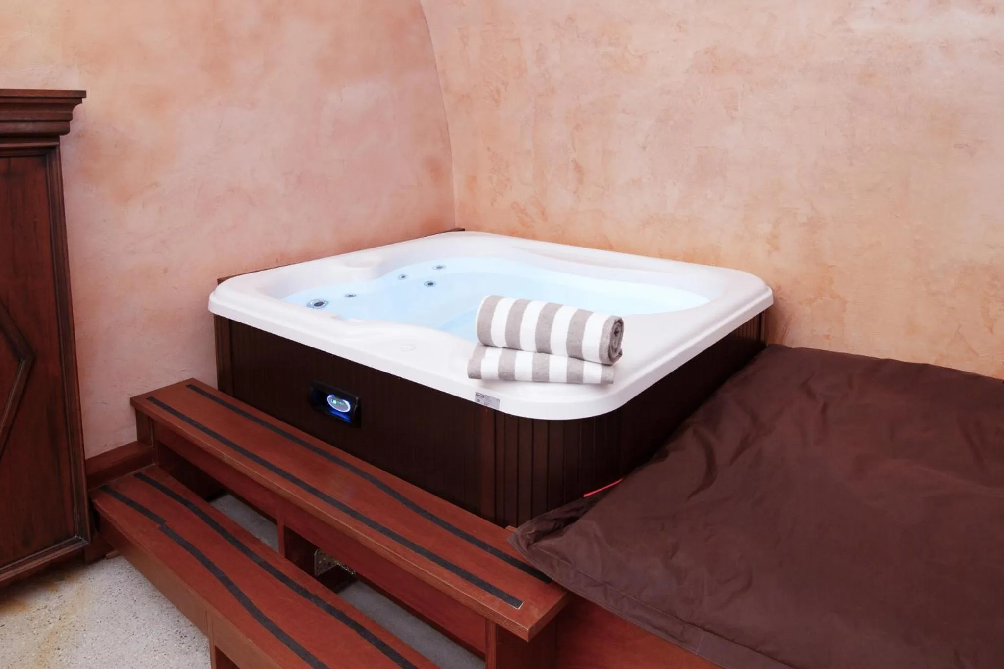 Hot Tub in Residence Corte San Carlo