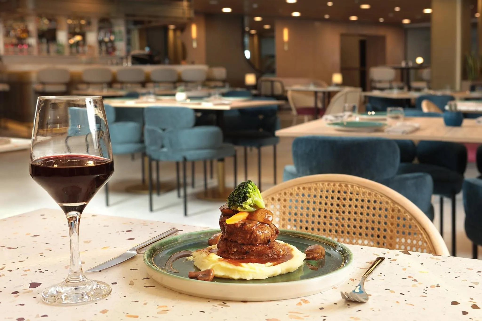 Restaurant/places to eat in voco Beirut Central District by IHG