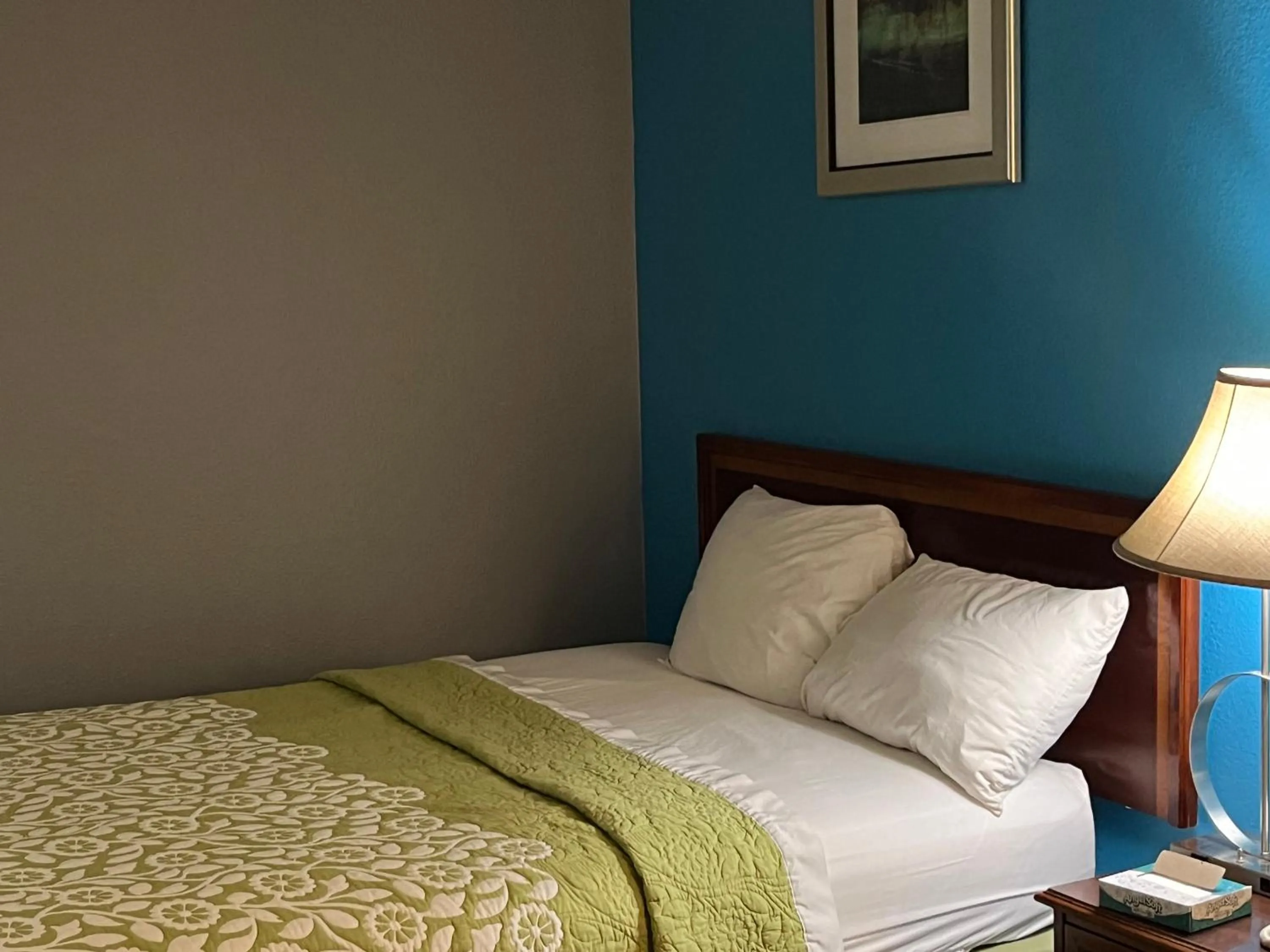 Bedroom, Bed in Rodeway Inn Whitehall