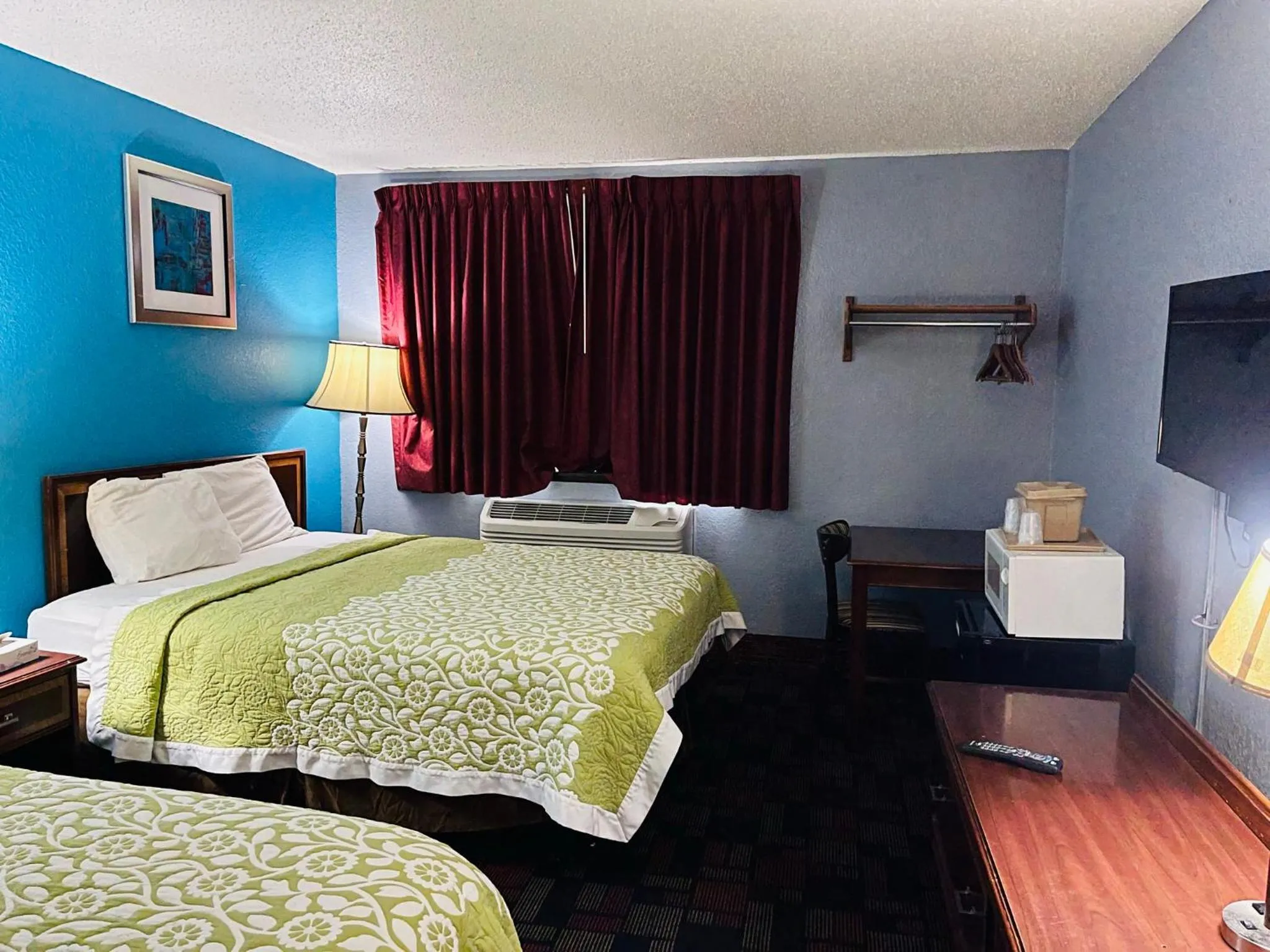 hair dresser, Bed in Rodeway Inn Whitehall