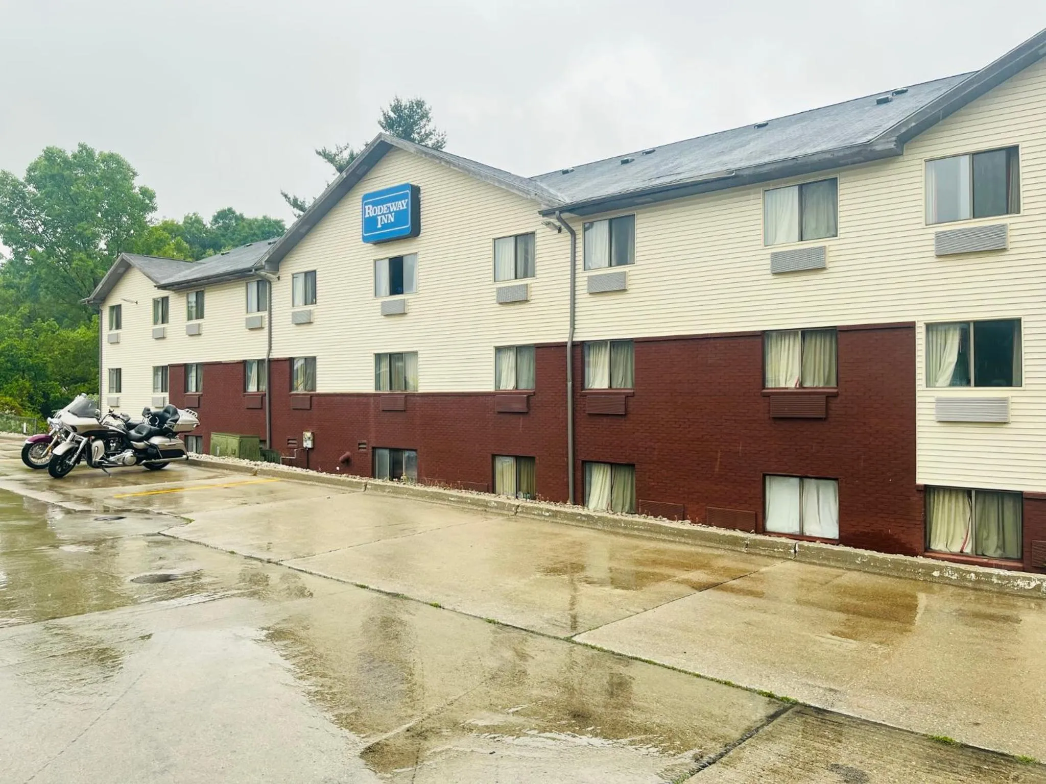 Property building in Rodeway Inn Whitehall