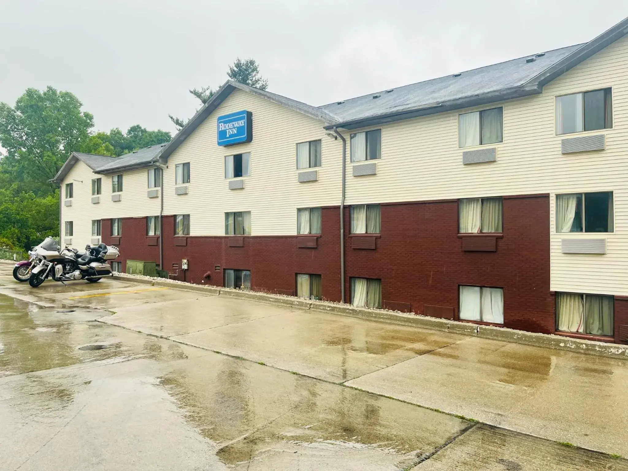 Property building in Rodeway Inn Property building in Rodeway Inn