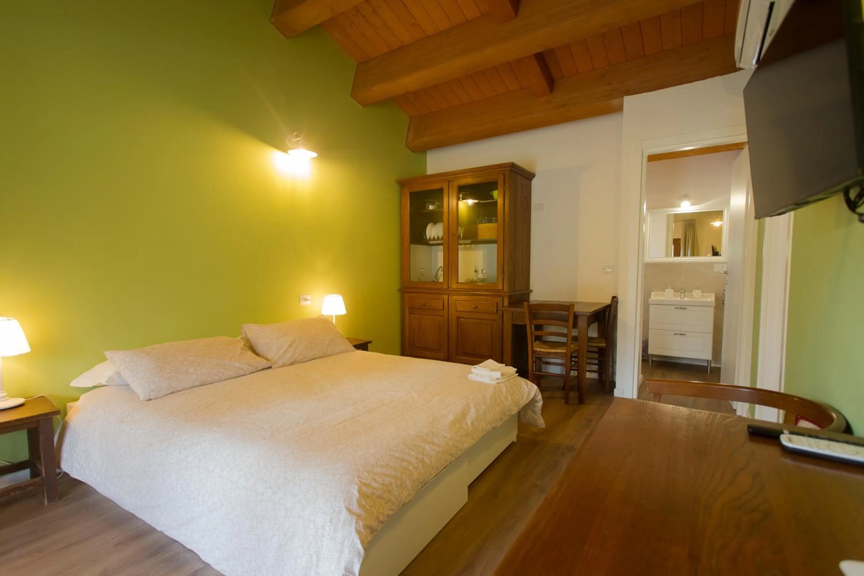 kitchen, Bed in Albergo Diffuso Borgo Retrosi di Amatrice