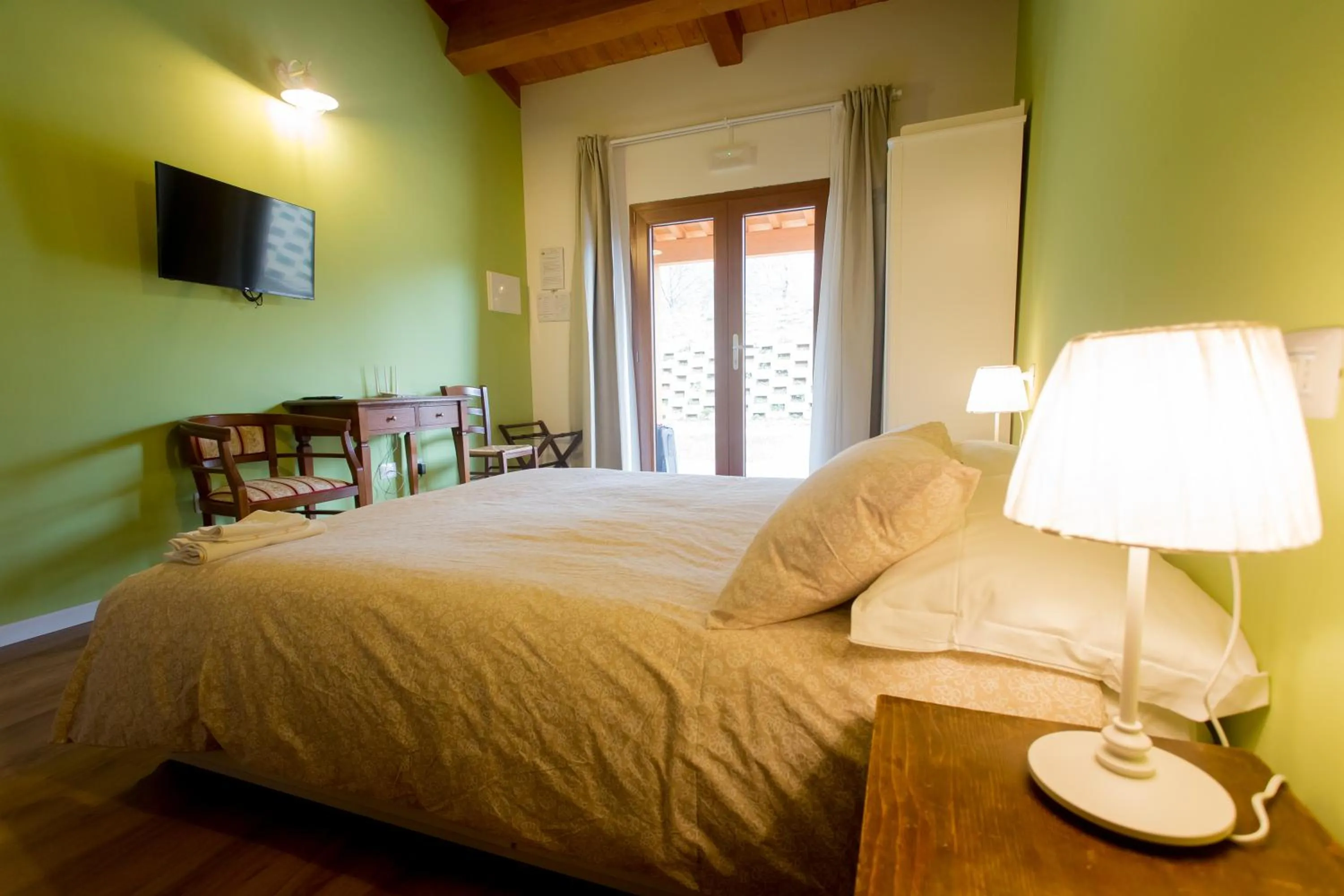 Photo of the whole room, Bed in Albergo Diffuso Borgo Retrosi di Amatrice