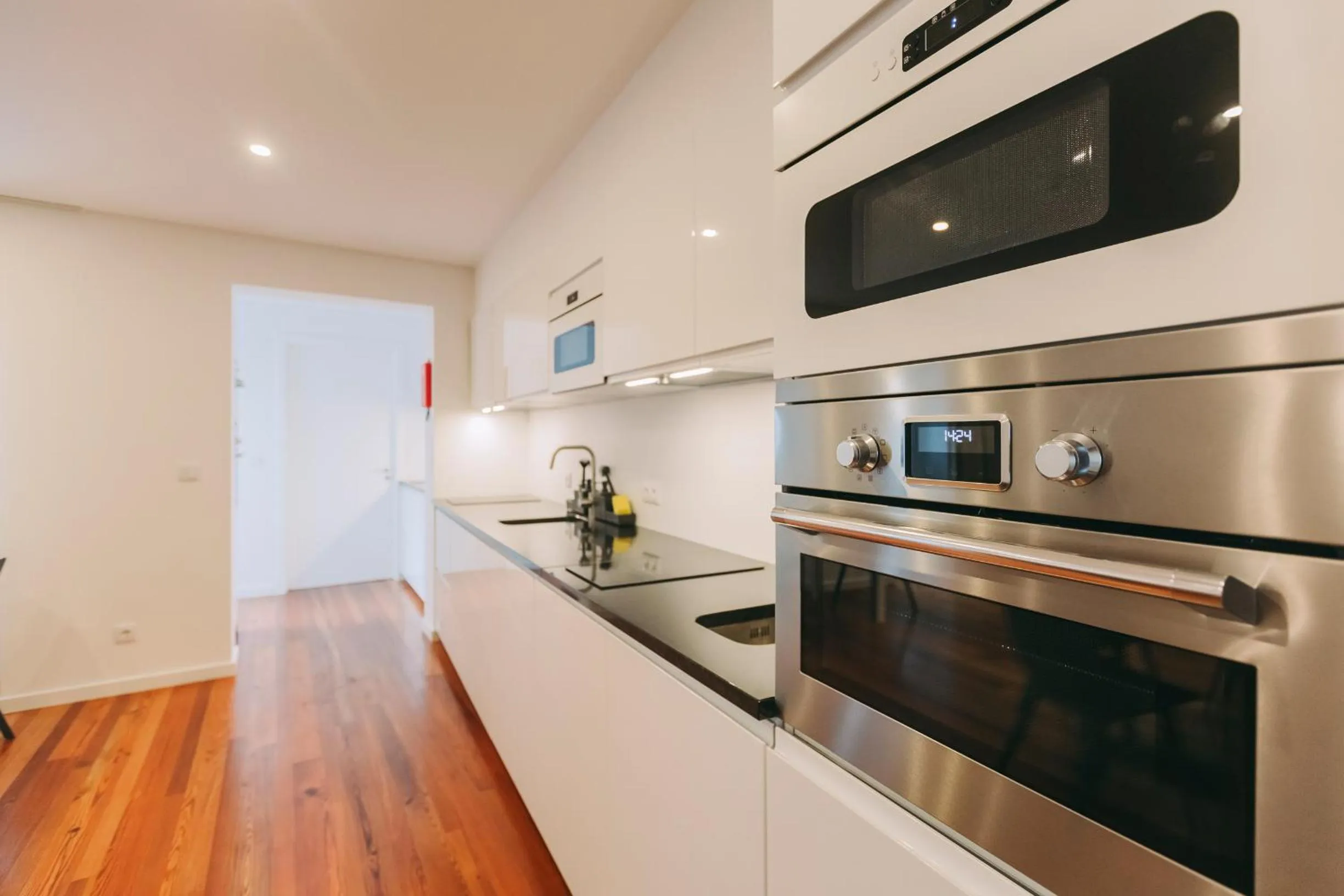 Communal kitchen in Azores Inn - Family Suites
