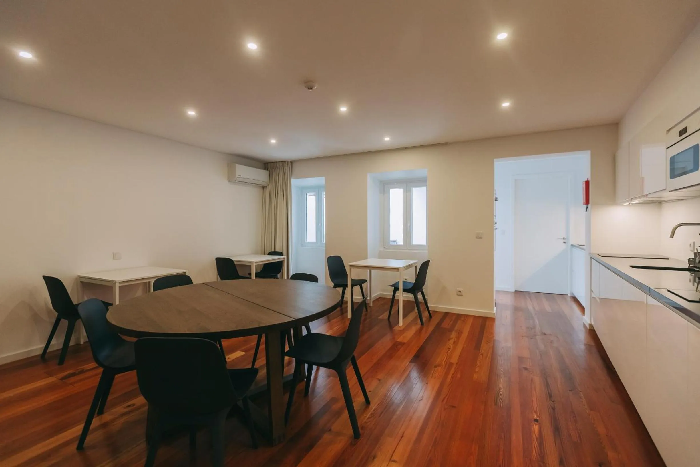 Communal kitchen in Azores Inn - Family Suites