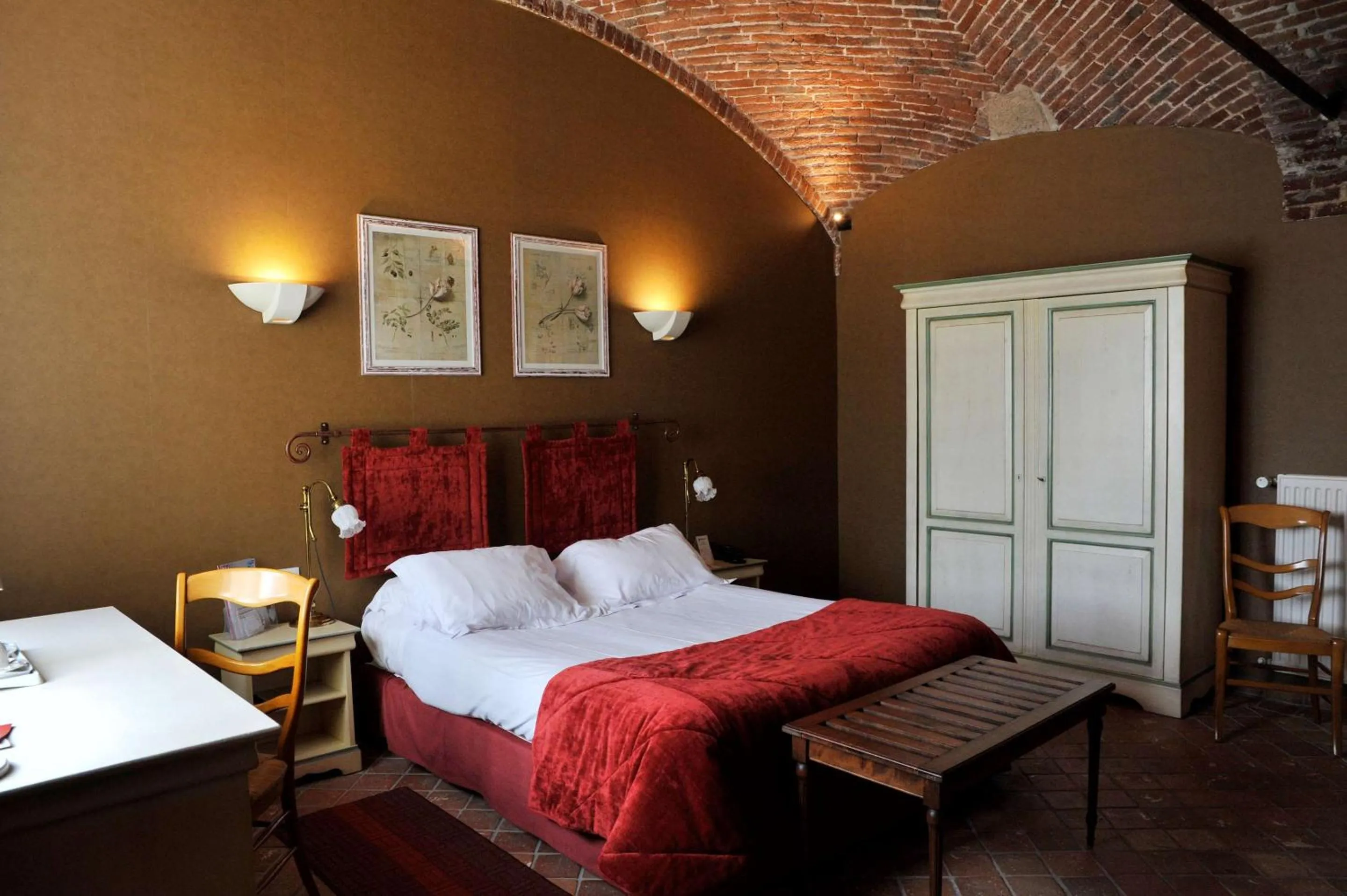 Photo of the whole room, Bed in Best Western La Metairie