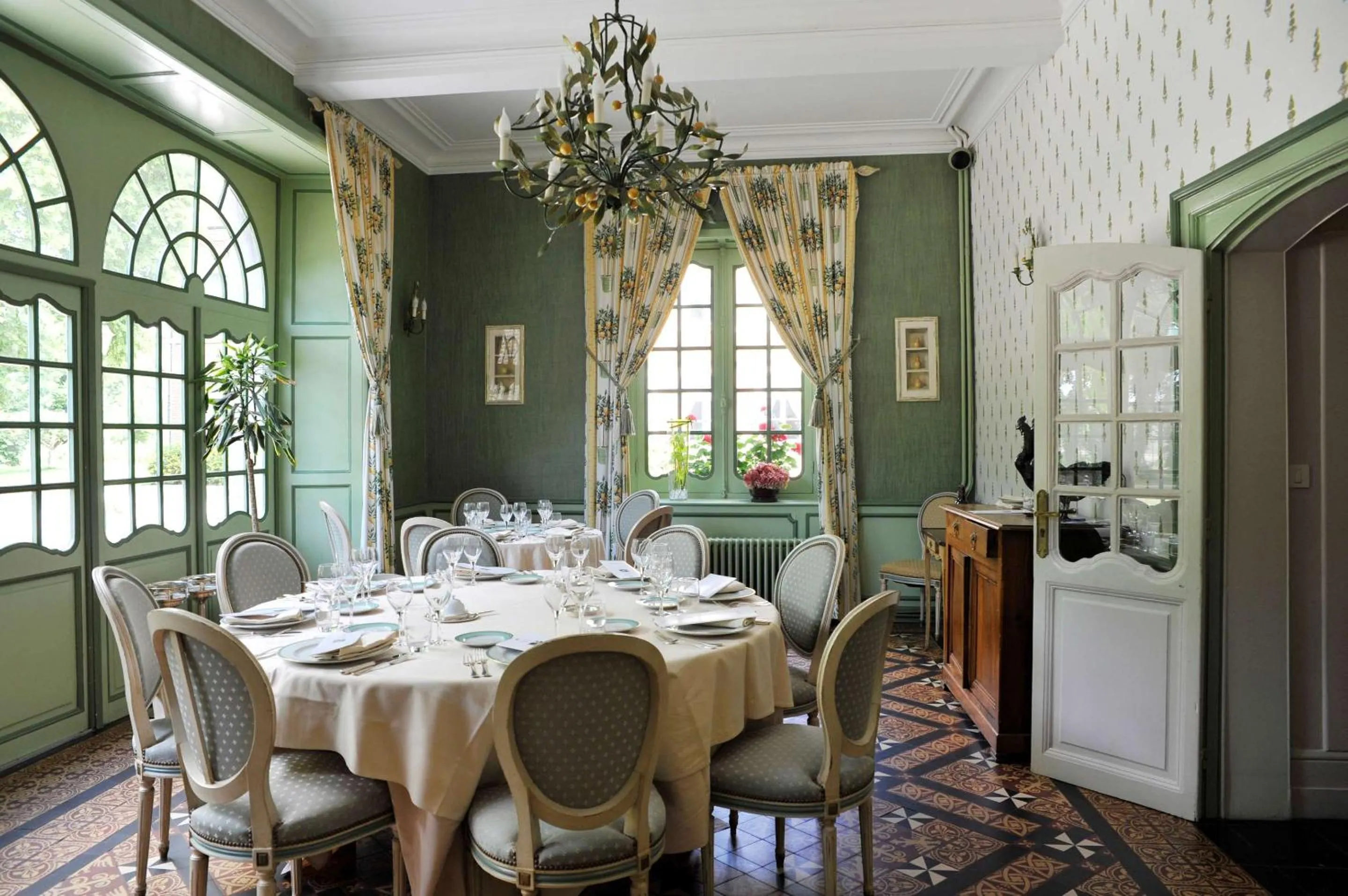 Restaurant/places to eat in Best Western La Metairie