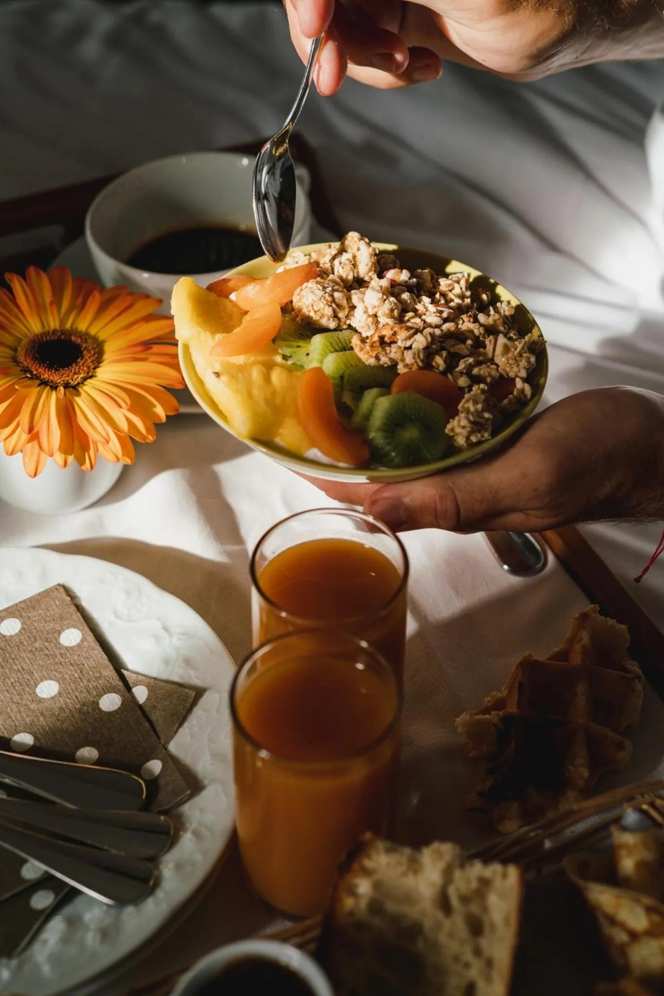 Buffet breakfast in Chateau du Clos de la Ribaudiere - Teritoria