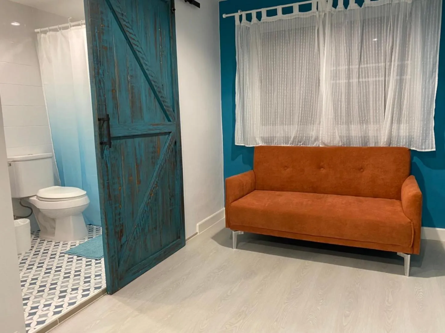 Grasshopper Bed and Cafe