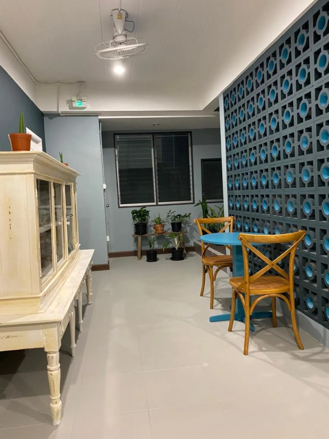 Grasshopper Bed and Cafe