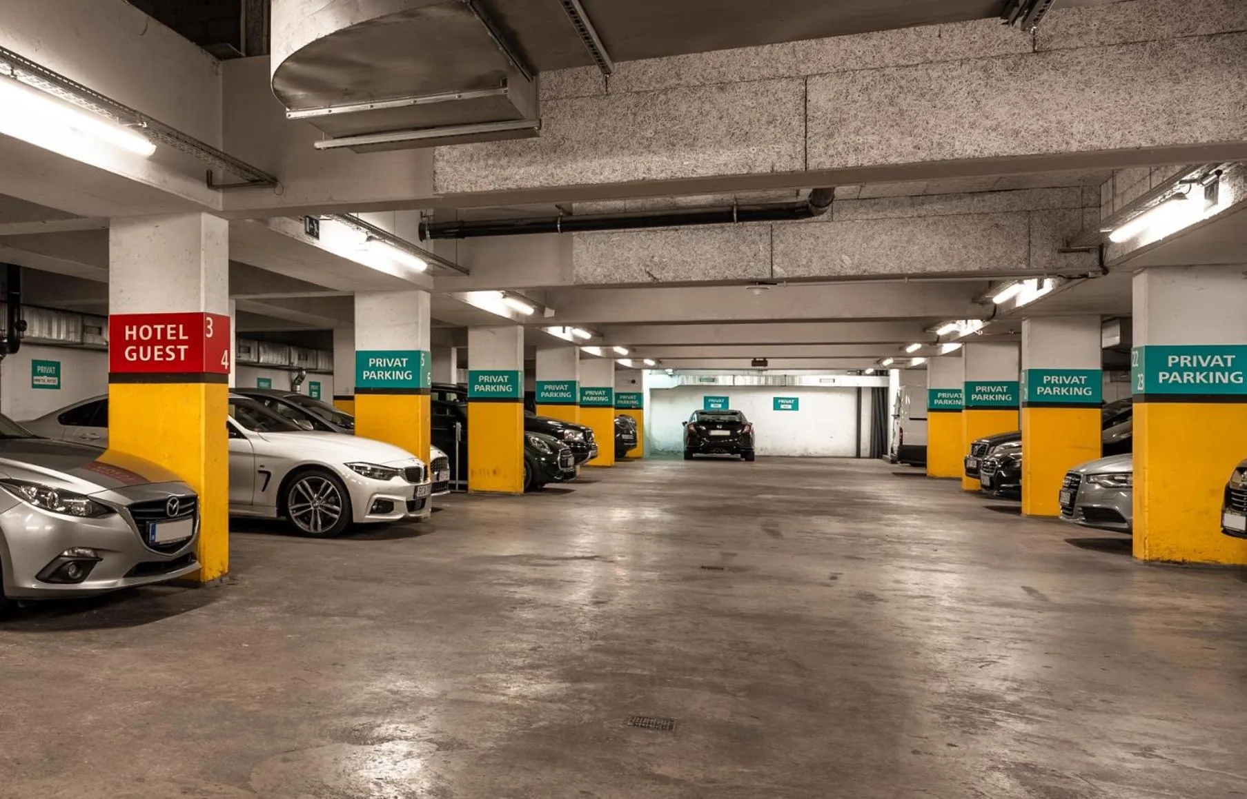 Parking in Hotel Castle Garden