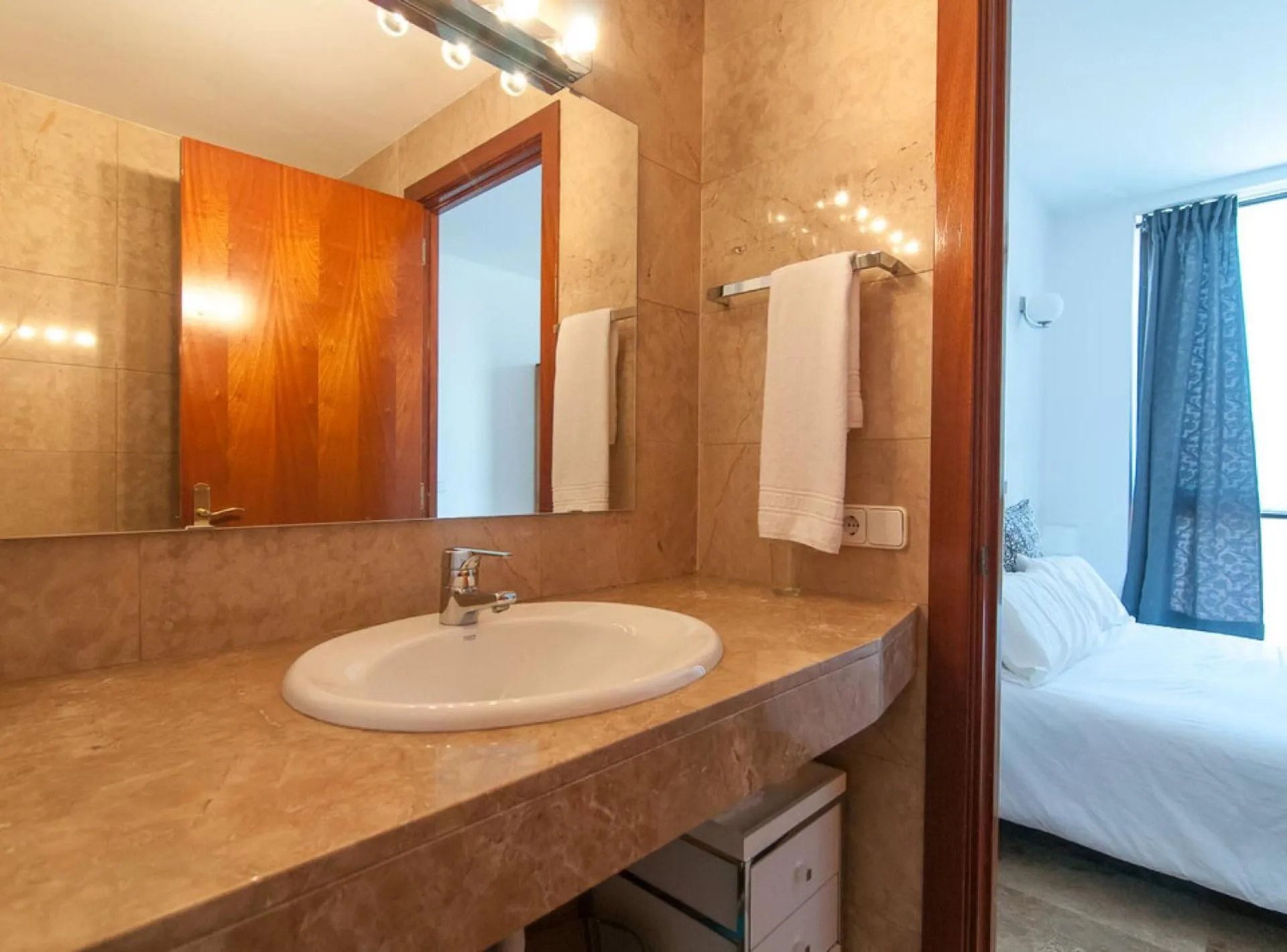 Bathroom, Bed in Picasso Suites