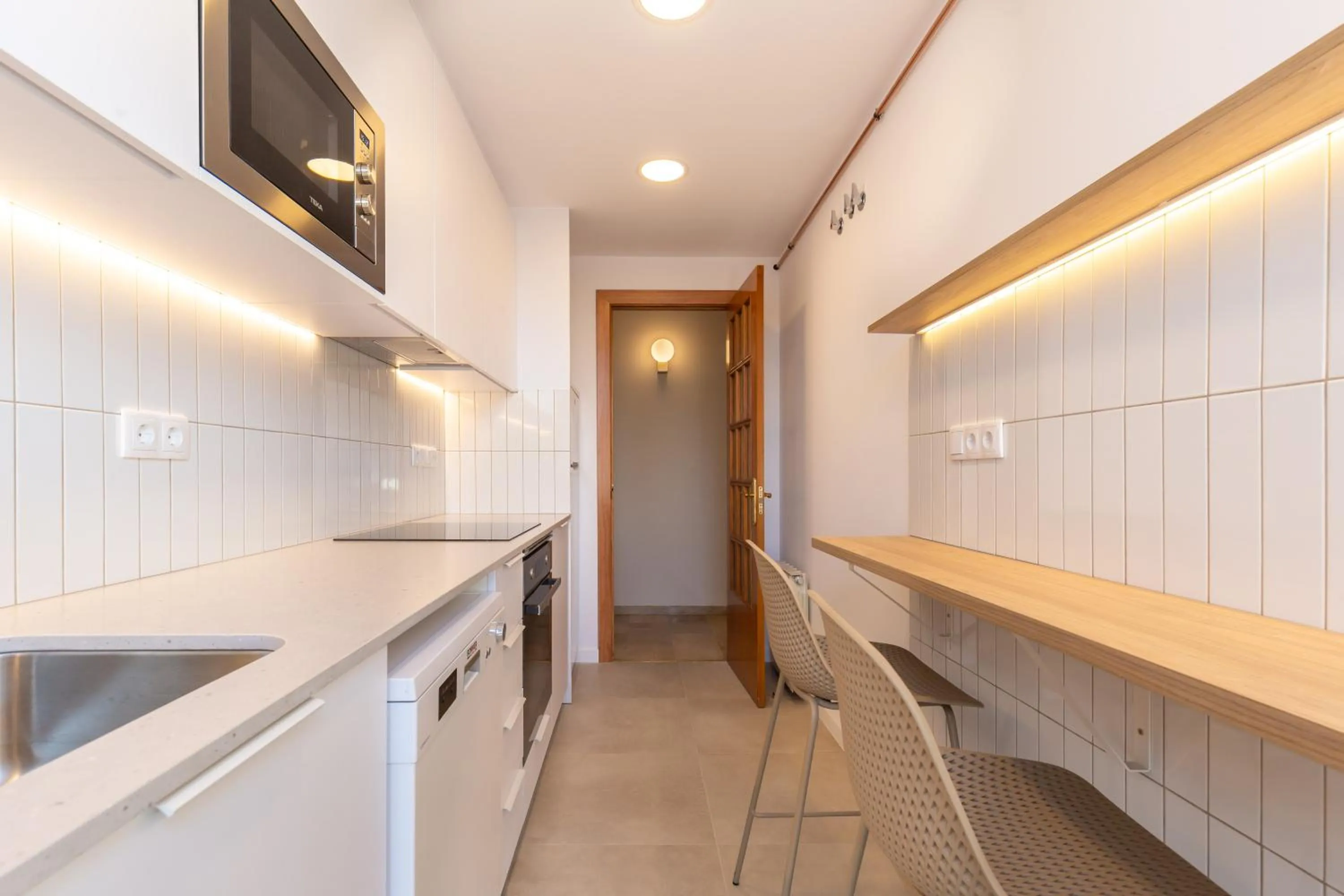 Kitchen or kitchenette in Picasso Suites