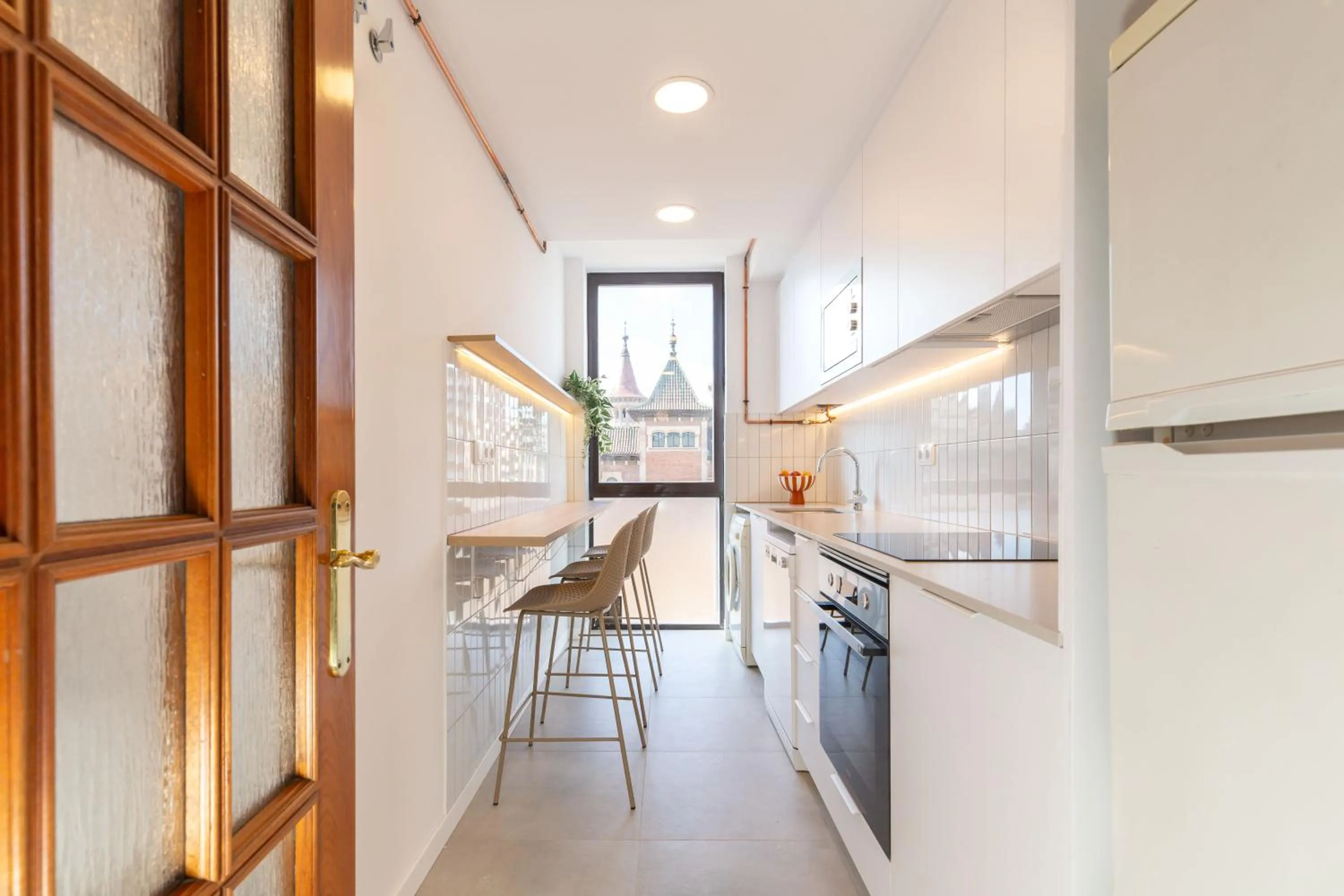 Kitchen or kitchenette in Picasso Suites