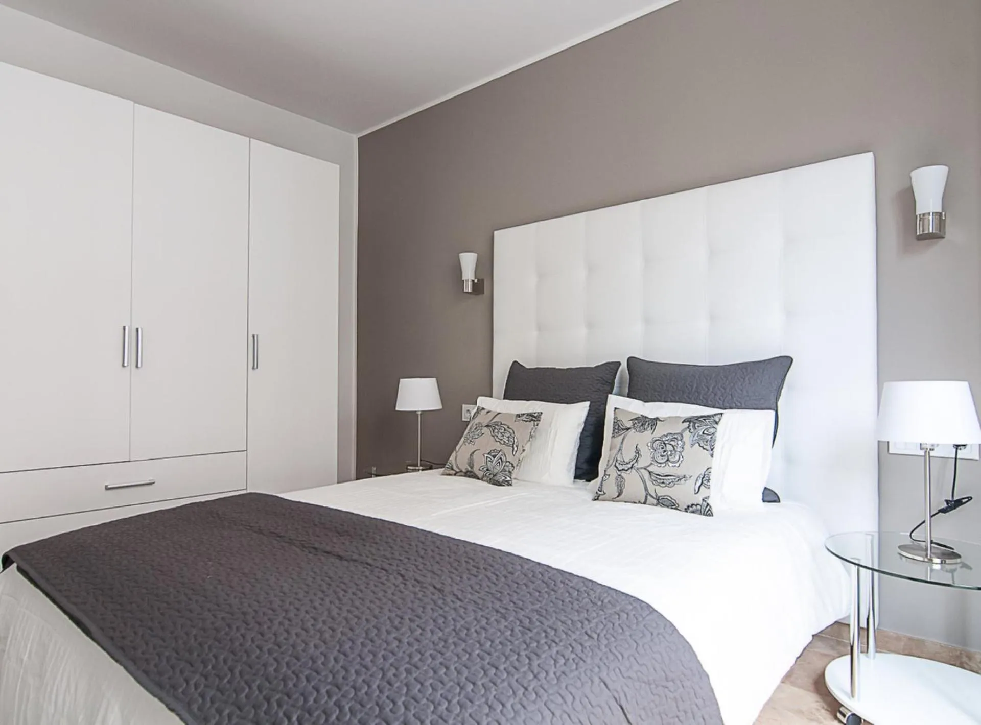 Bedroom, Bed in Picasso Suites