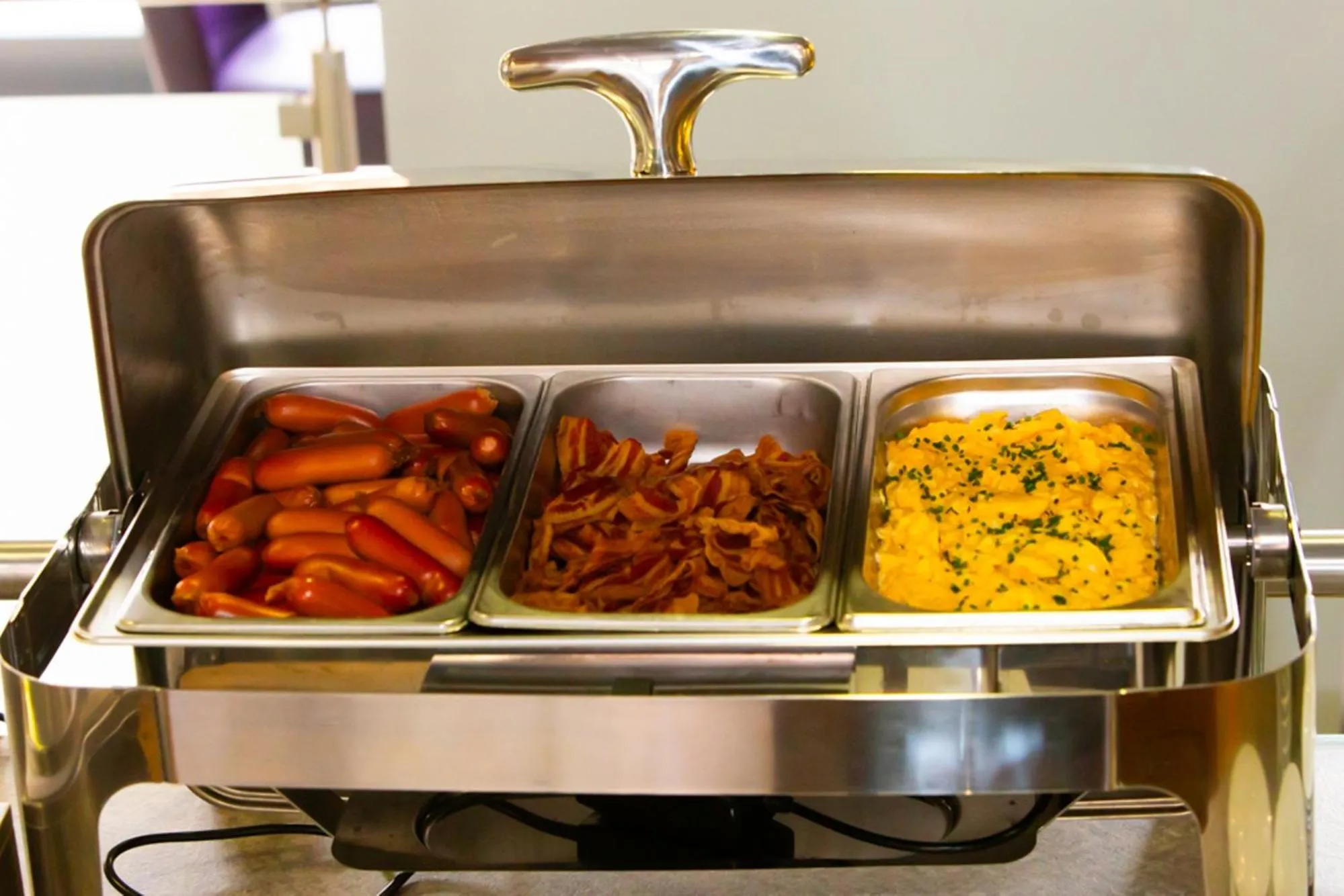 Restaurant/places to eat in Hotel Regnum Residence