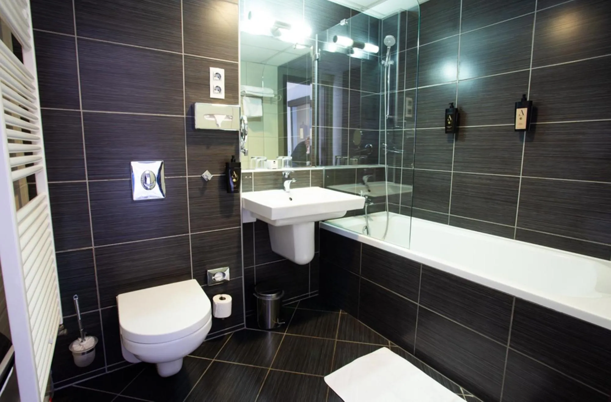 Toilet in Hotel Regnum Residence