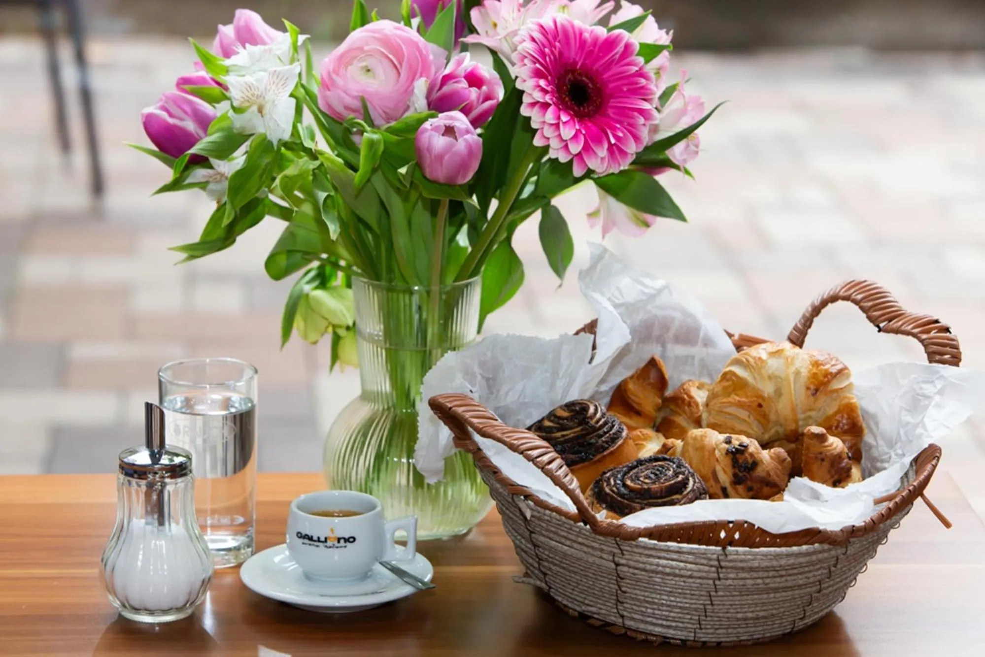 Restaurant/places to eat in Hotel Regnum Residence