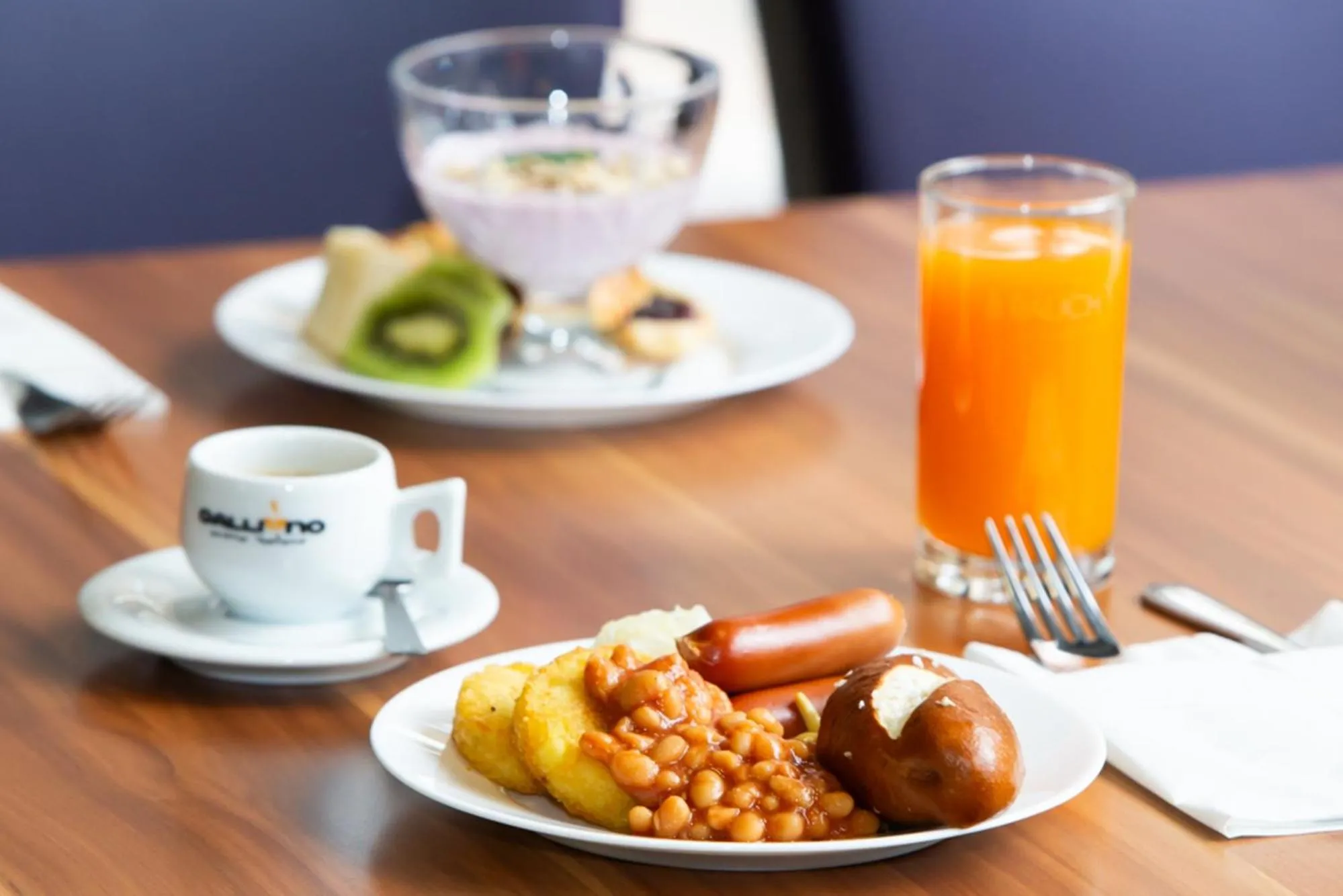 Restaurant/places to eat in Hotel Regnum Residence