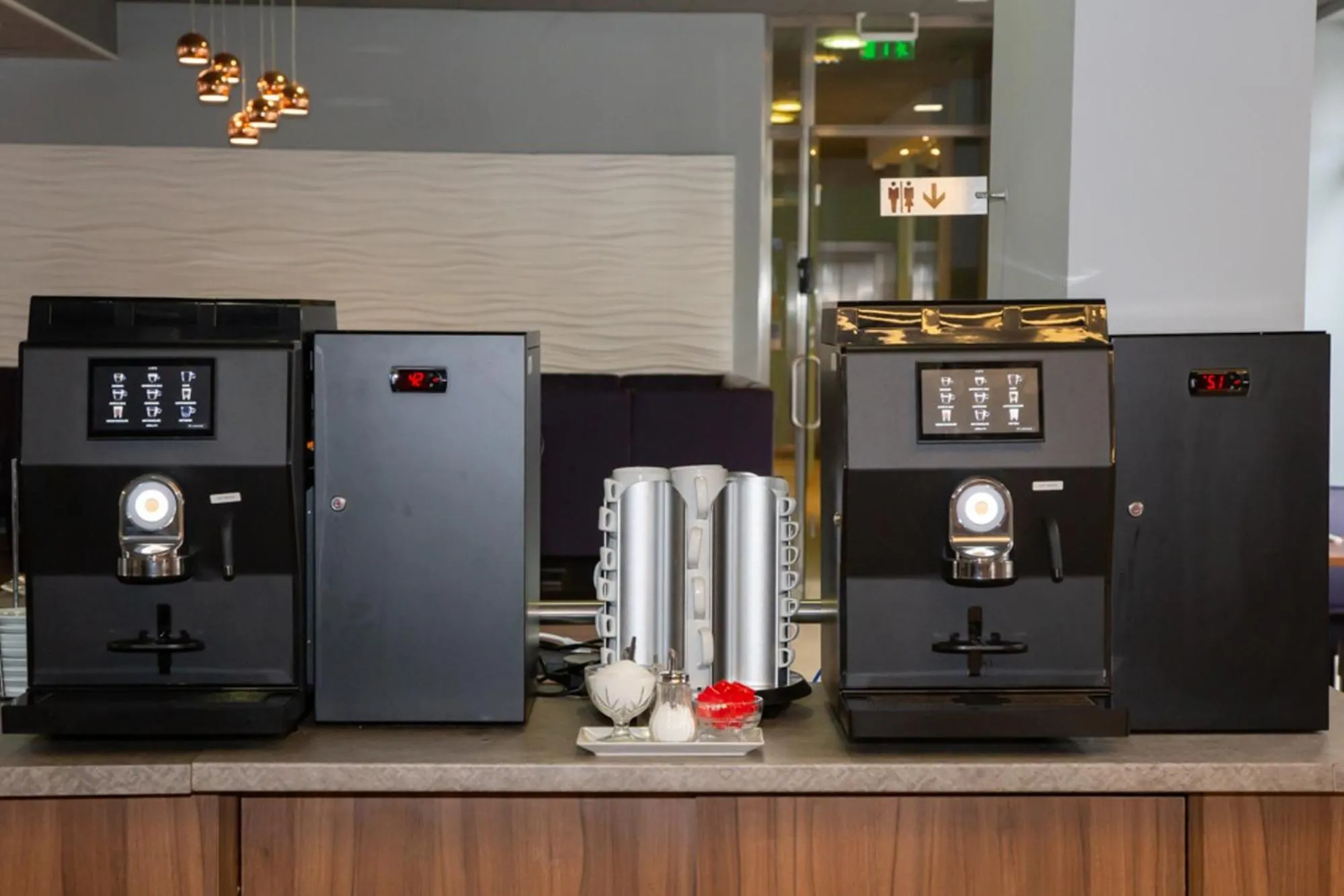 Restaurant/places to eat in Hotel Regnum Residence